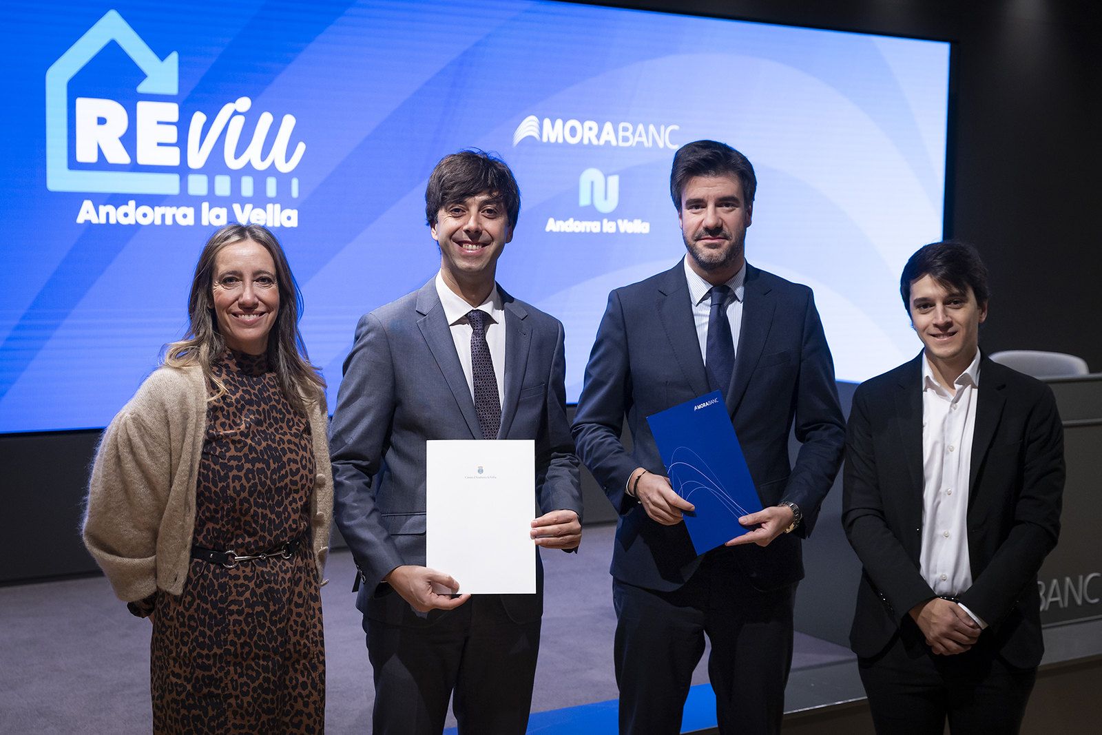 Representants comunals i de l'entitat bancària, aquest dilluns a l'auditori de MoraBanc.