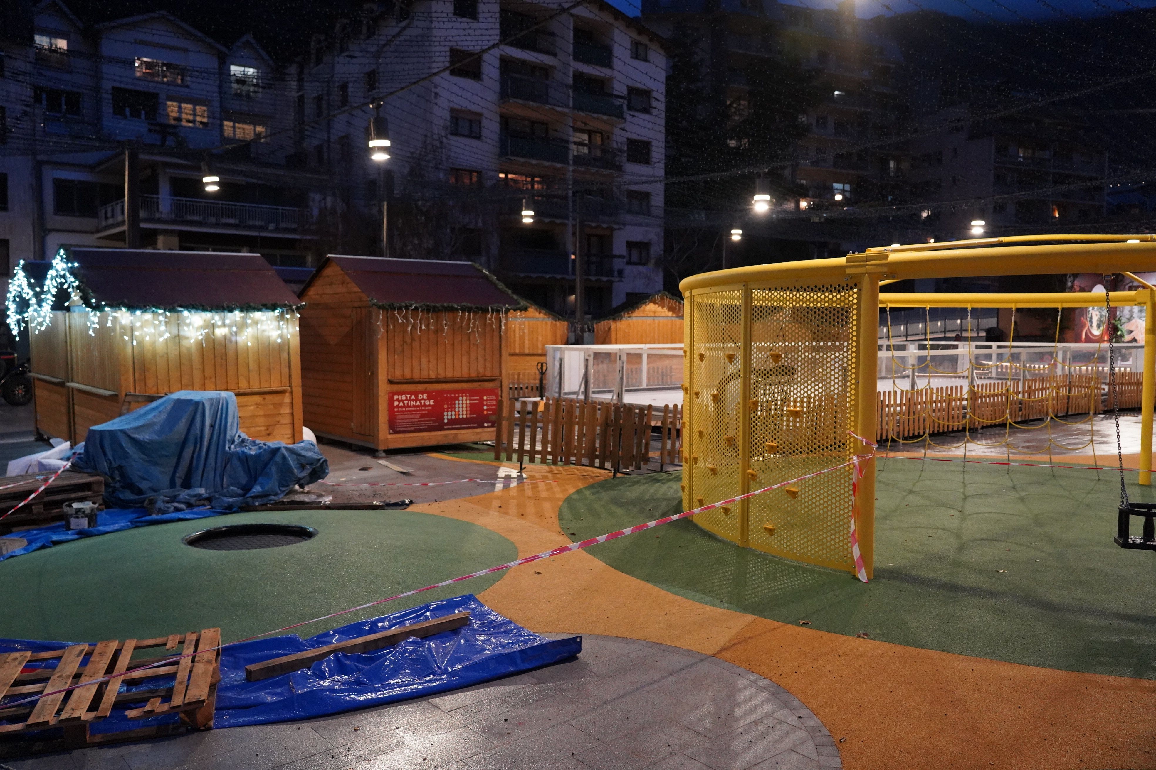 Una imatge de la plaça del Poble, sector Vinyes, aquesta tarda.