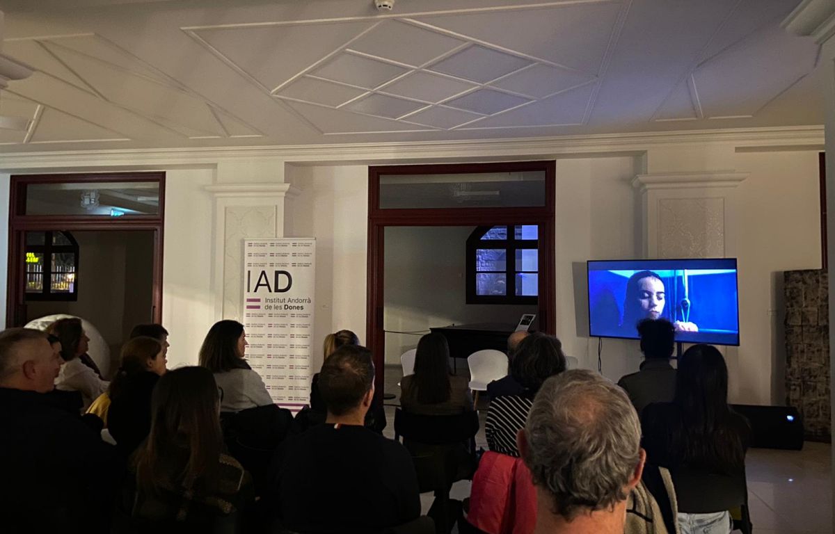 Projecció del curtmetratge La Foguera, d’Àlex Glazner.