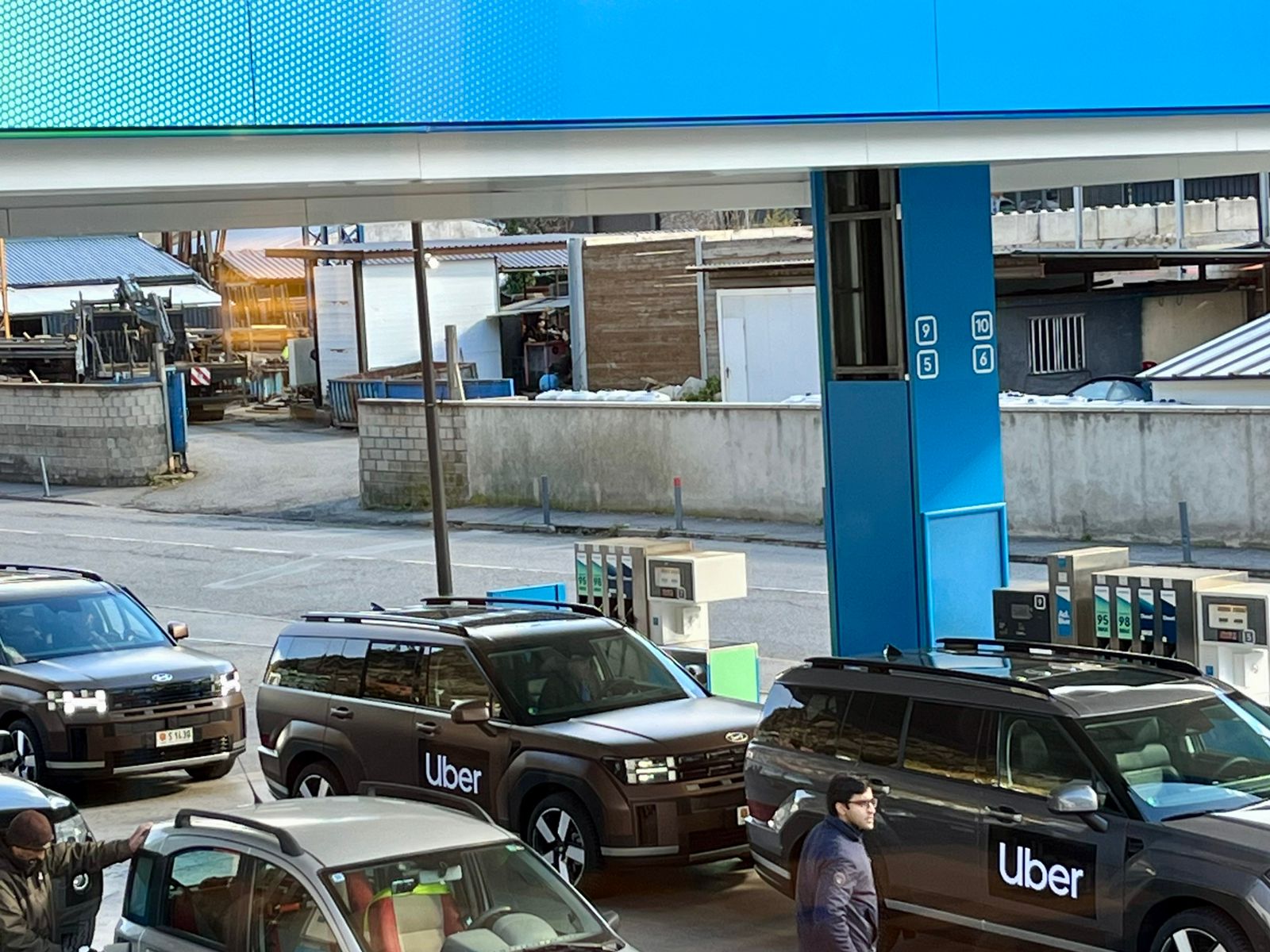 Imatge dels primers vehicles d'Uber a Andorra.
