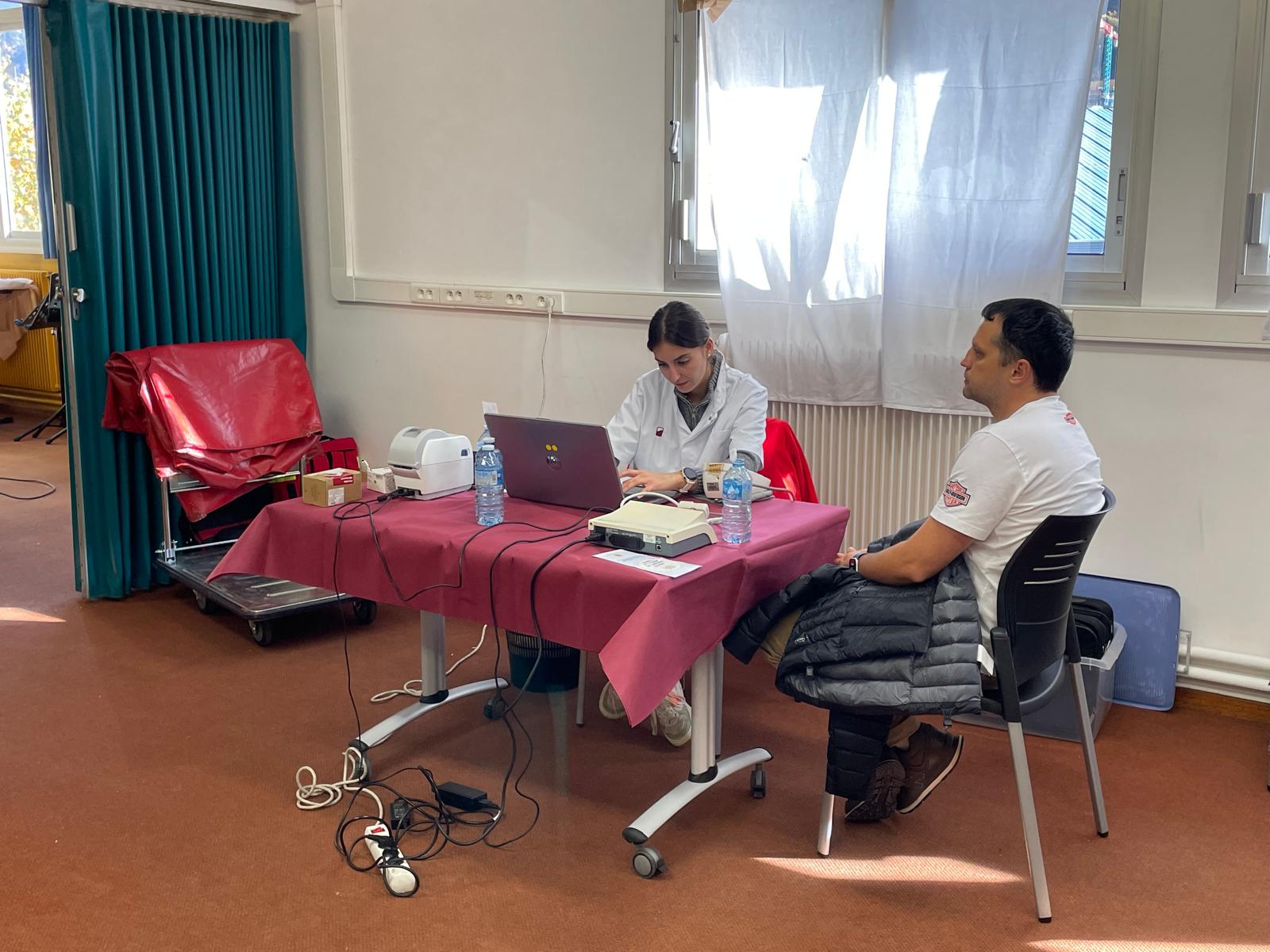 Un voluntari espera el seu torn per donar sang al Lycée.