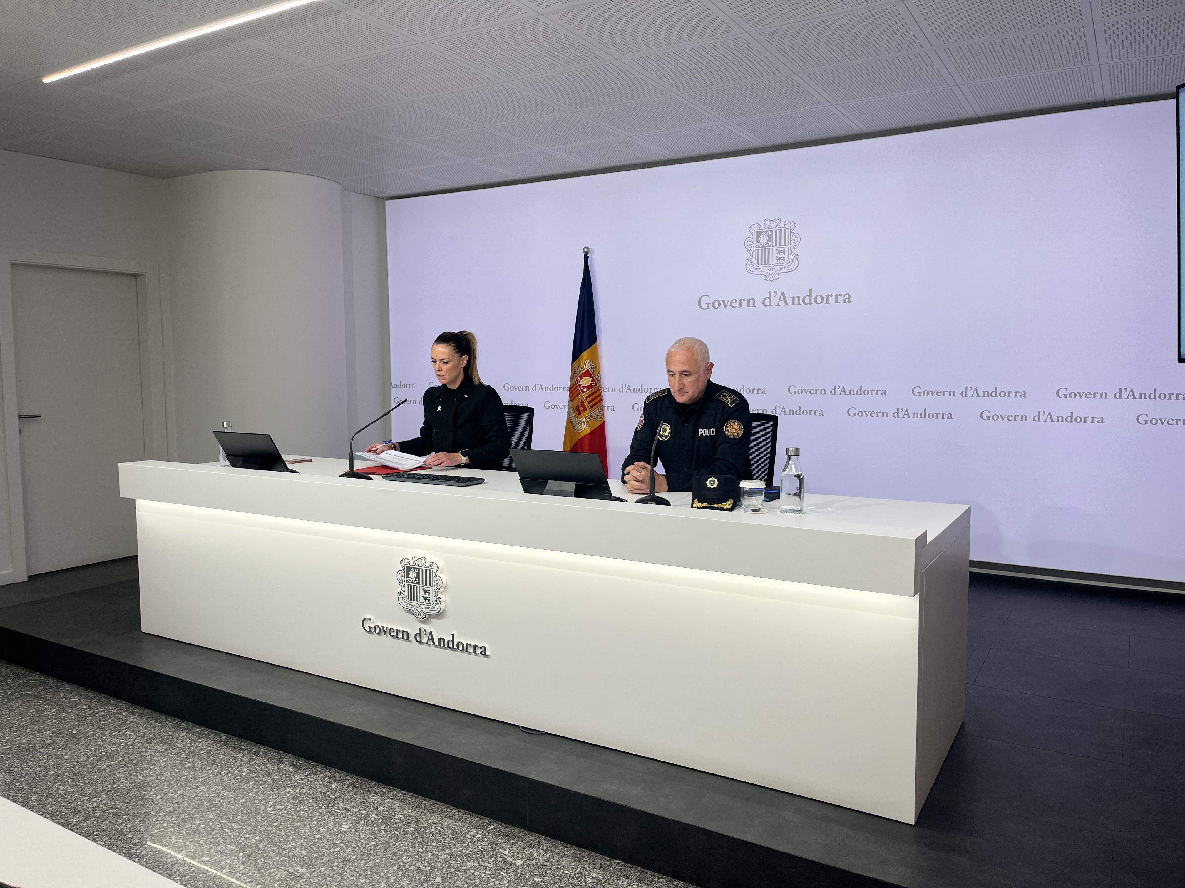 El director adjunt de la policia, Antoni Rodríguez, i la secretaria d’Estat d’Igualtat, Mariona Cadena. La portaveu del Sindicat, Rebeca Bonache.