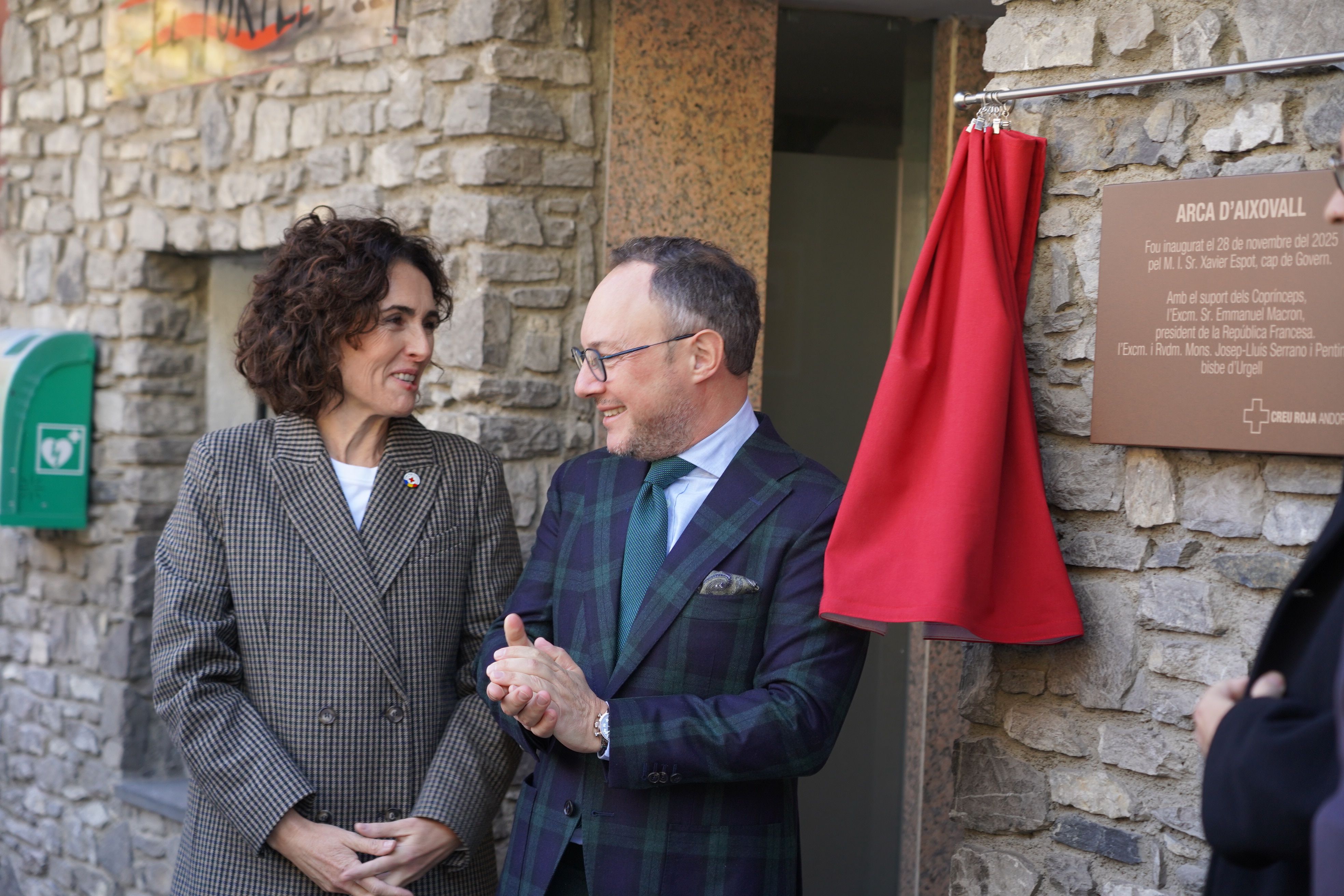 Xavier Espot i Vicky Marrugat, desprès del descobriment de la placa commemorativa. Xavier Espot i Vicky Marrugat, desprès del descobriment de la placa commemorativa.