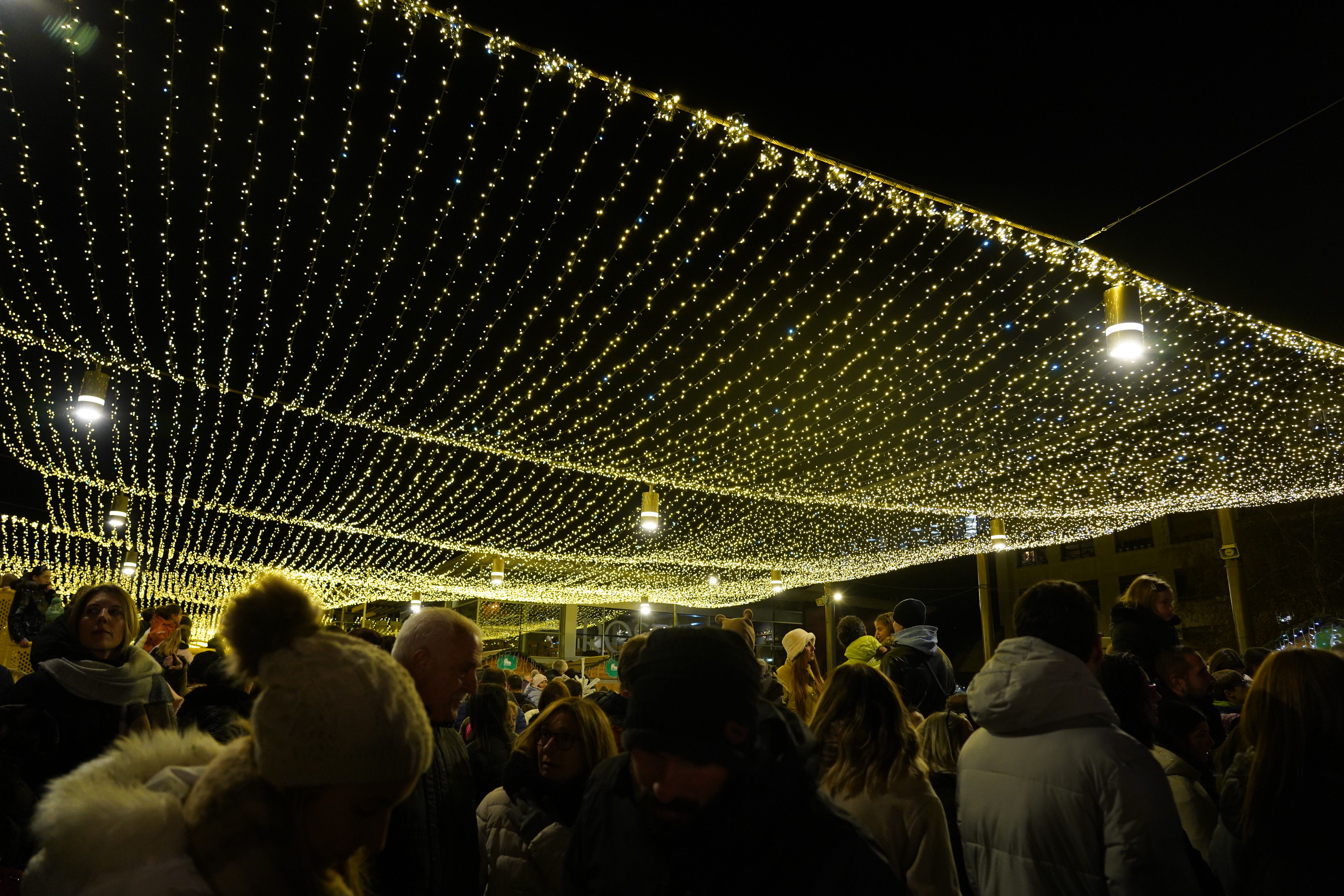 Encesa dels llums del Poblet de Nadal.