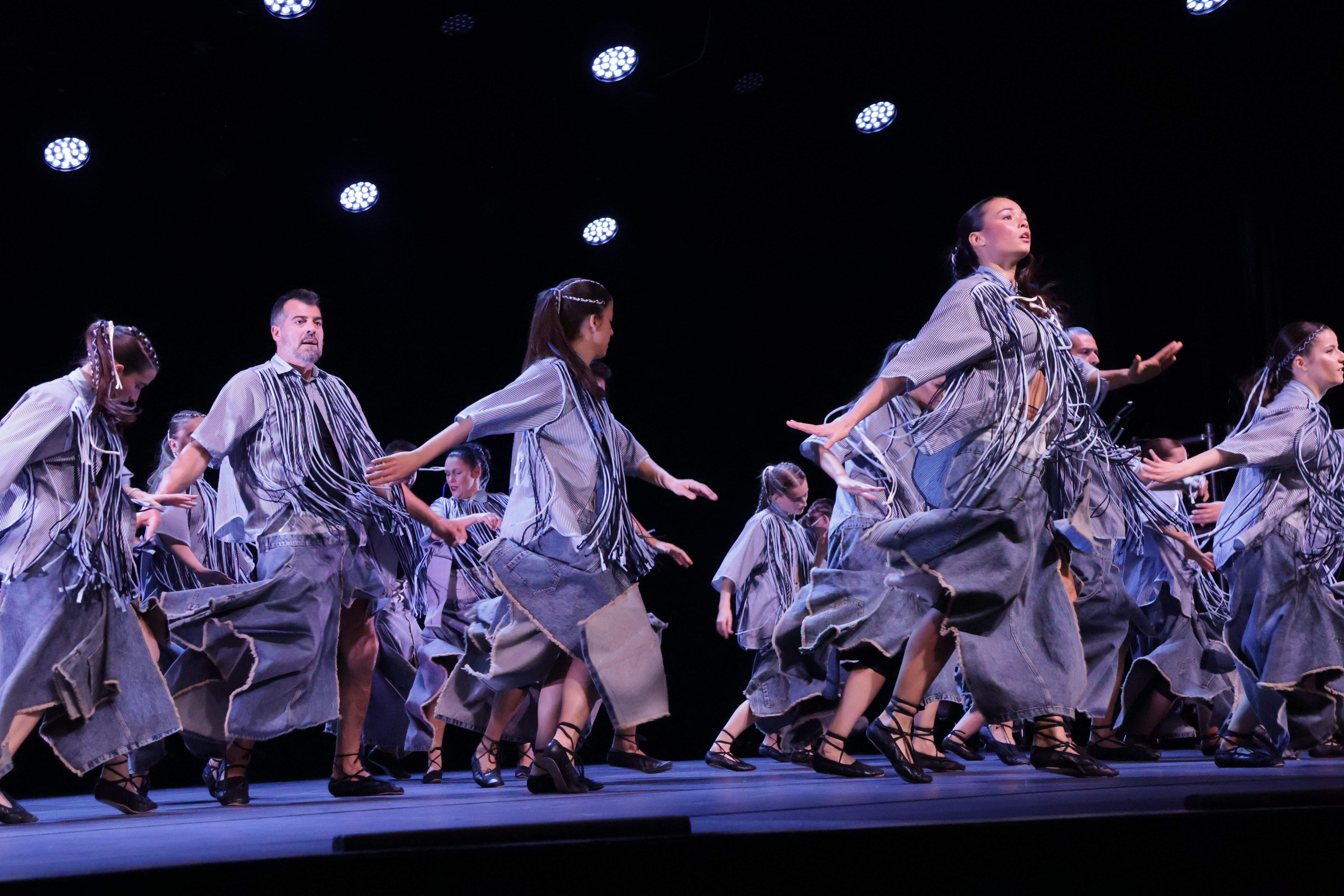 Un instant de l'espectacle 'Com pesa la terra'. La portaveu del Sindicat, Rebeca Bonache.