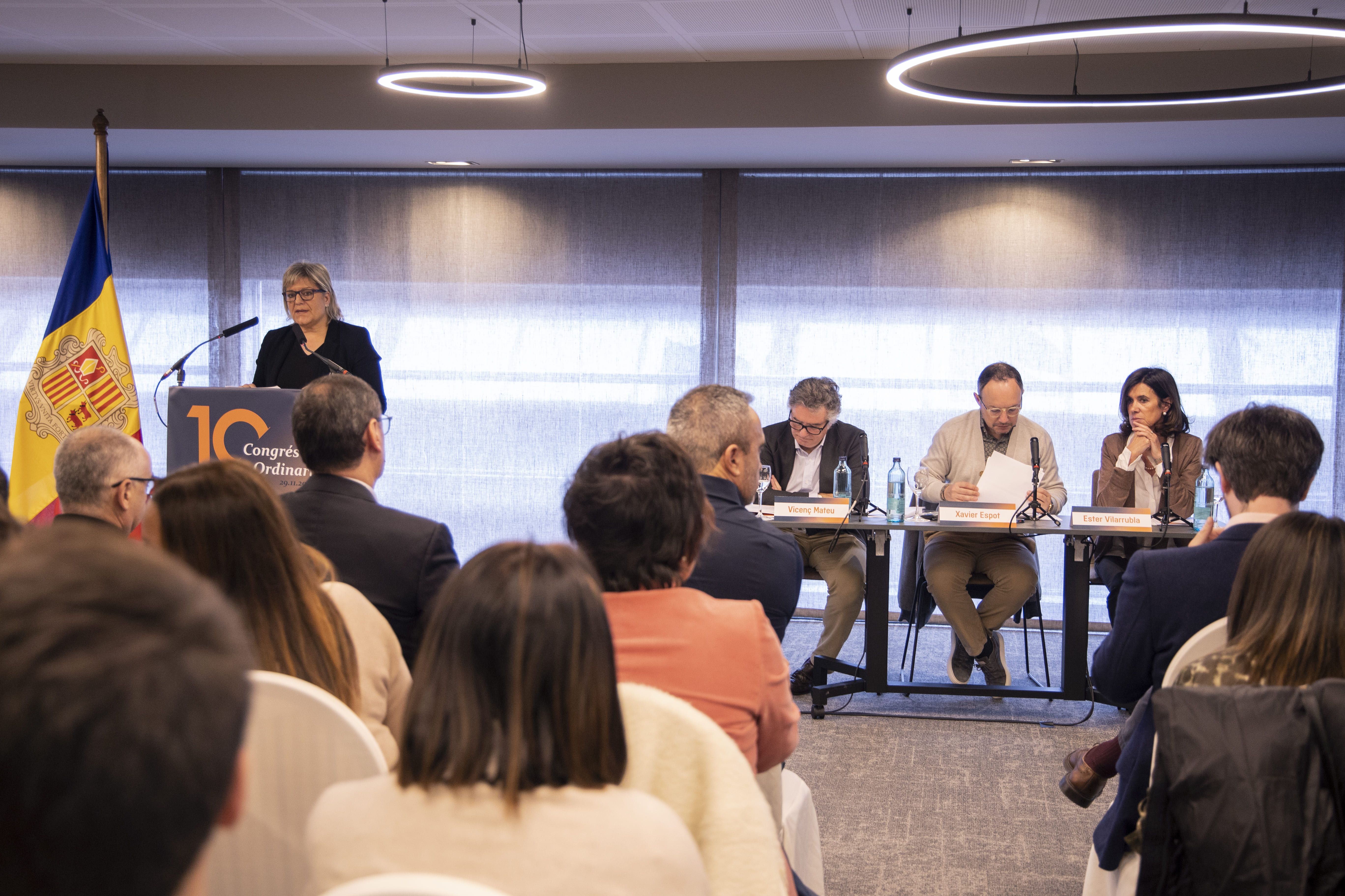 Un moment de la ponència de Berna Coma. Un moment de la ponència de Berna Coma.