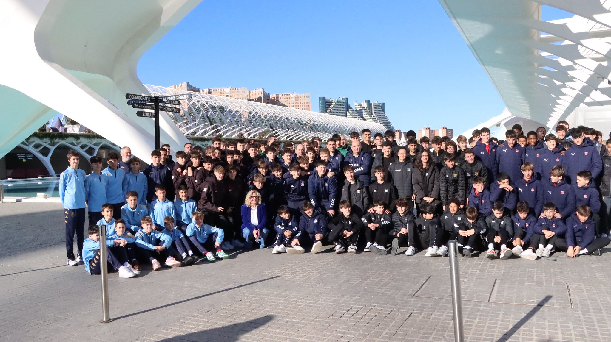 L'equip d'Eric Martí, compartint visita amb altres clubs com el Baskonia o el Tenerife. L'equip d'Eric Martí, compartint visita amb altres clubs com el Baskonia o el Tenerife.