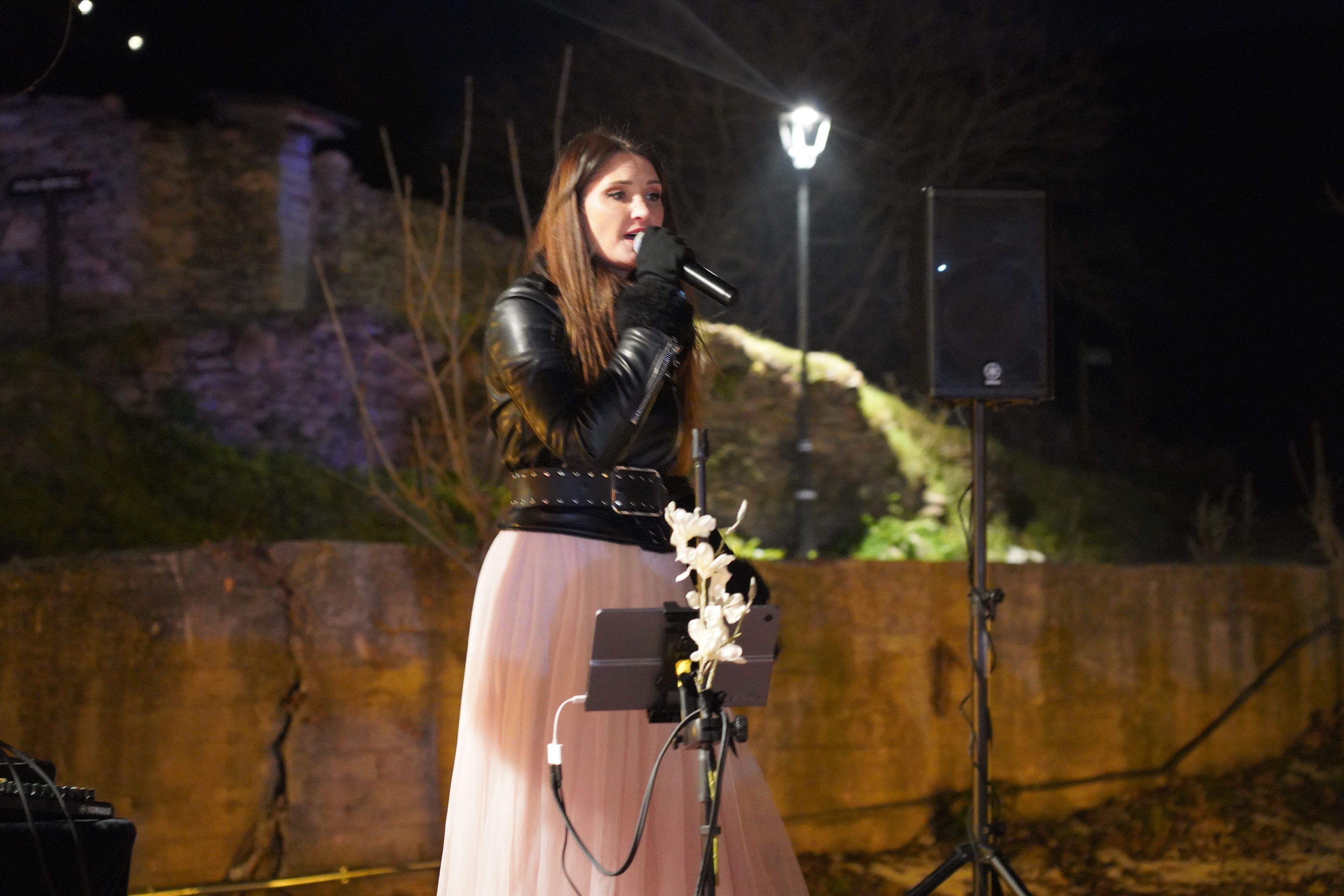 Concert d’Alys Paramà durant la inauguració del segon Canillo Brilla.