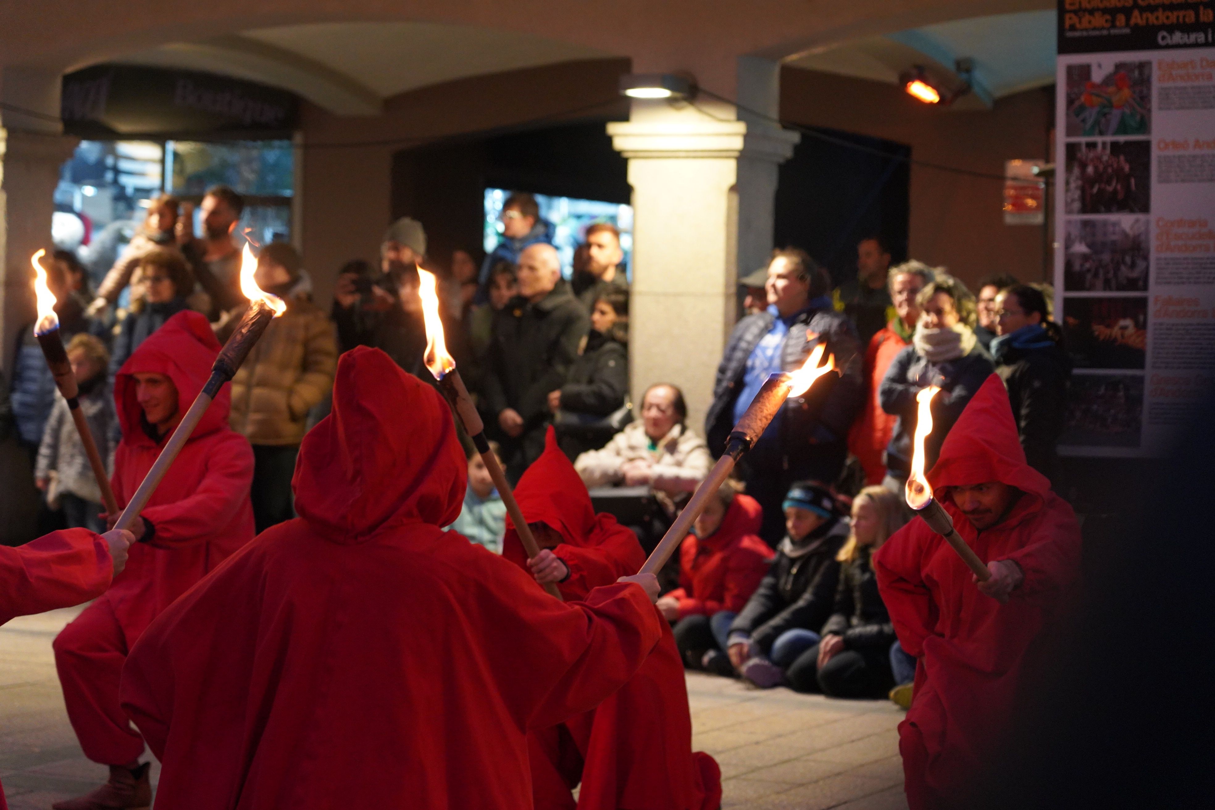 Els esbarts del país han actuat durant la celebració de l'efemèride.