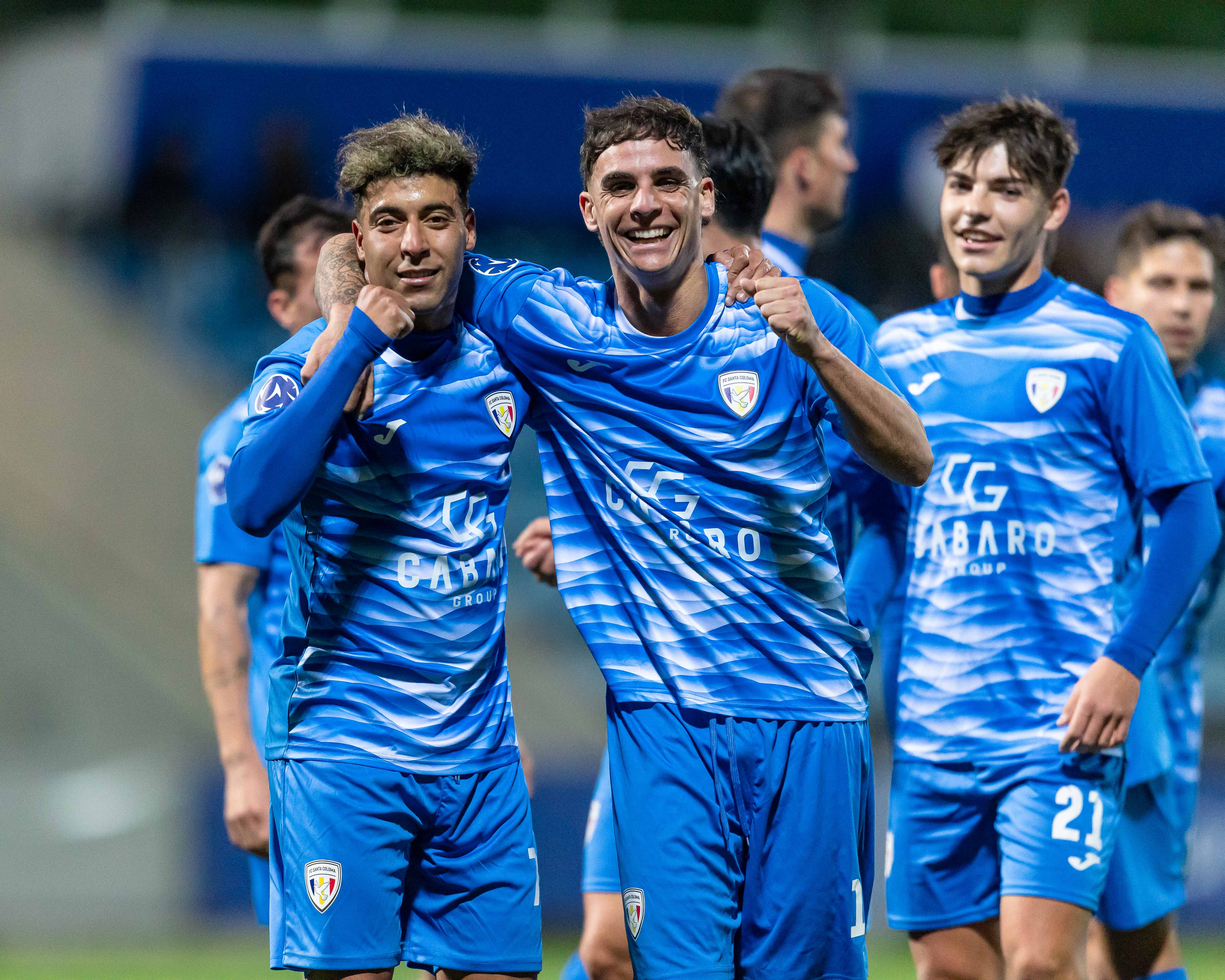 Els jugadors de l'FC Santa Coloma celebren un dels gols d'aquesta jornada.