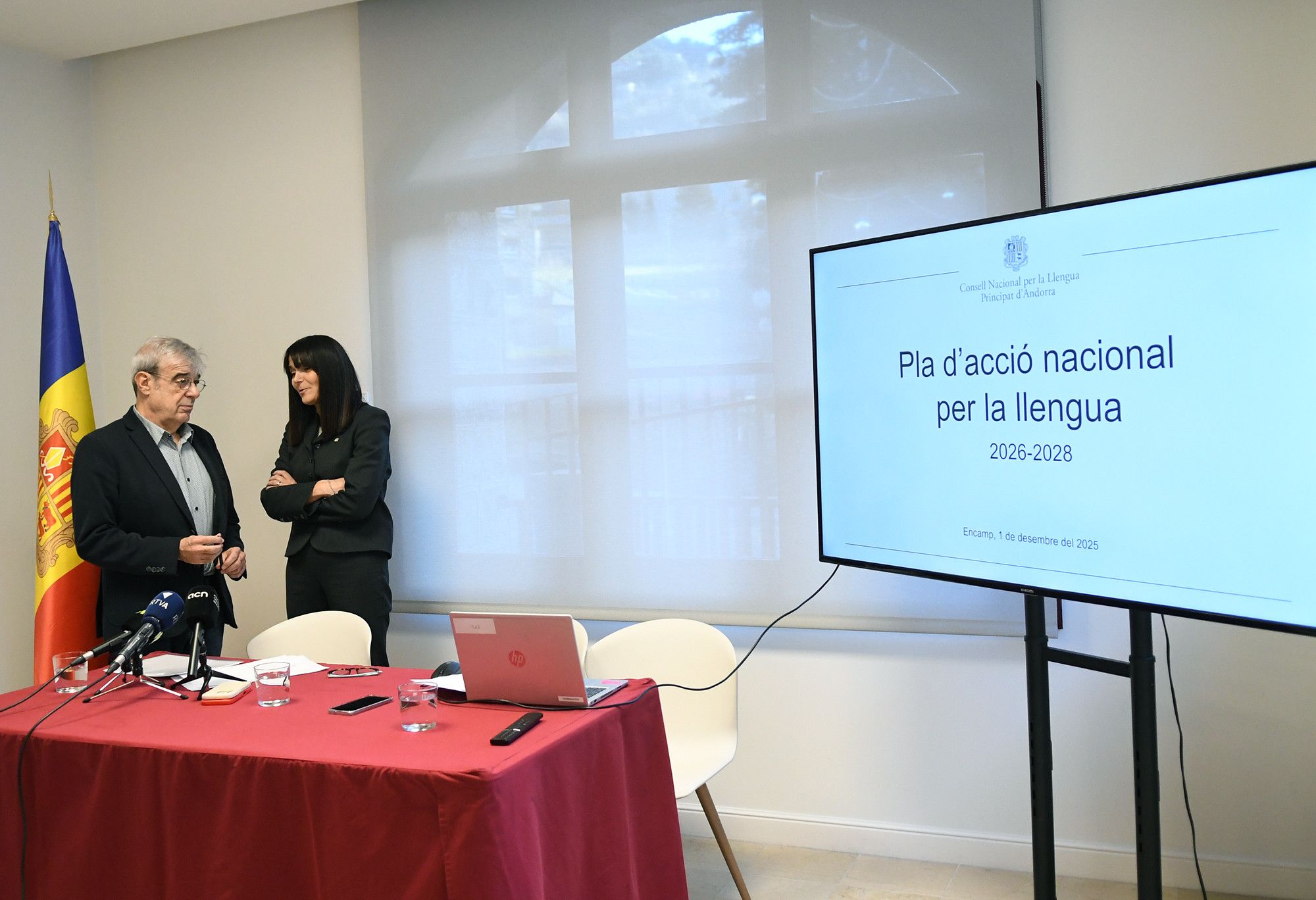 Els ministres Baró i Bonell durant la compareixença d'aquest matí.