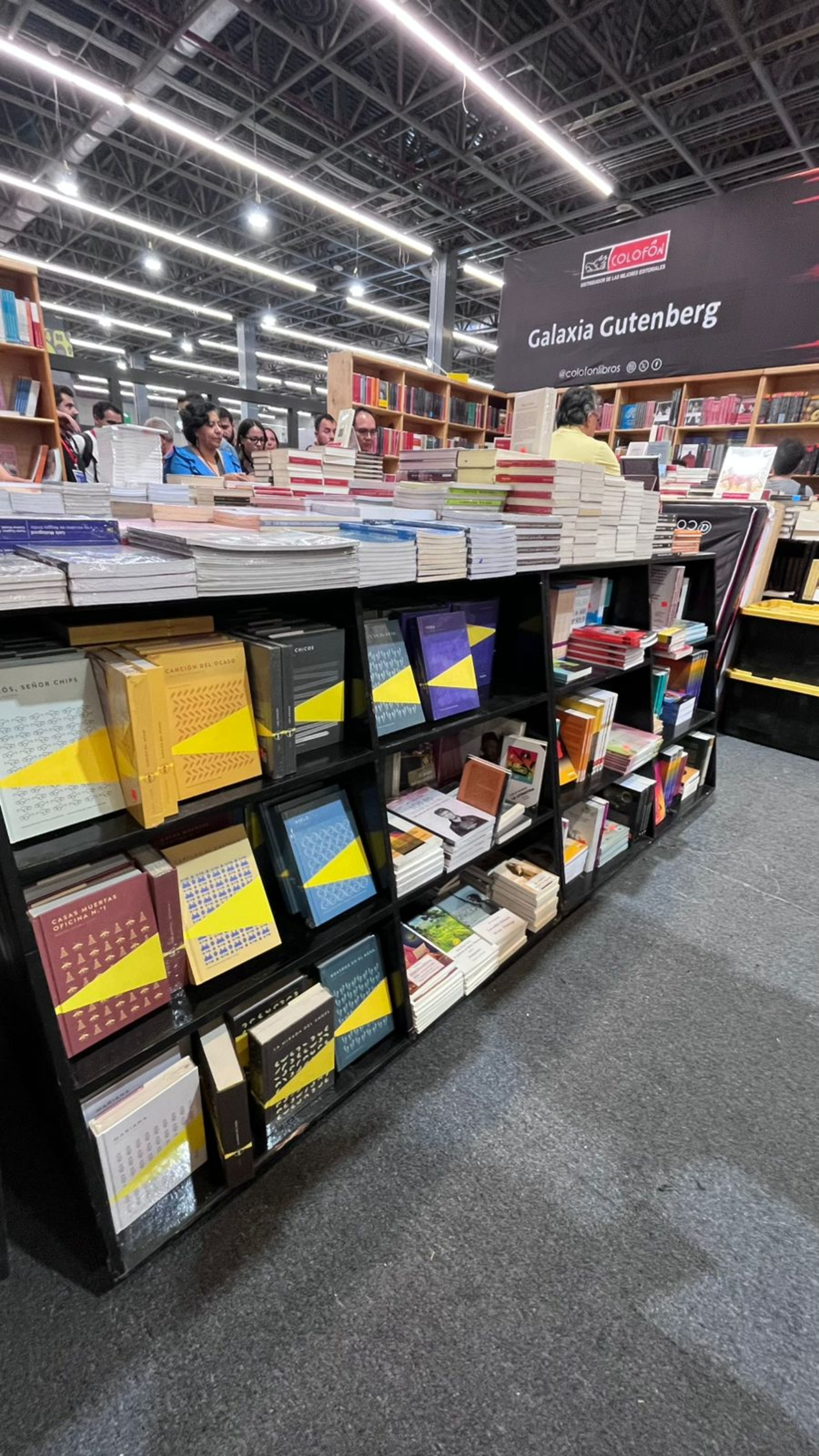 Llibres de Trotalibros exposats a Guadalajara.