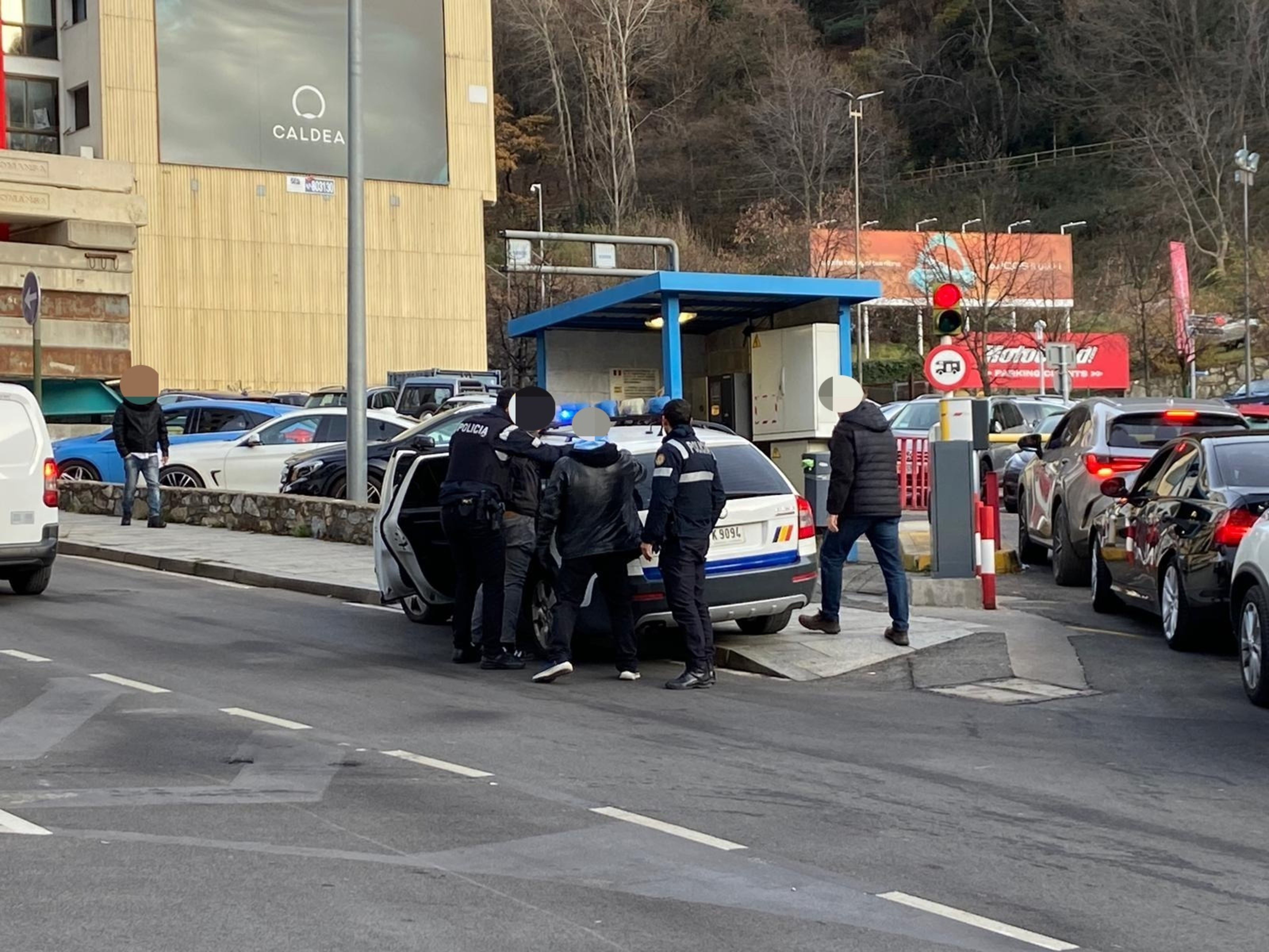 Moment en què es deté un dels implicats.