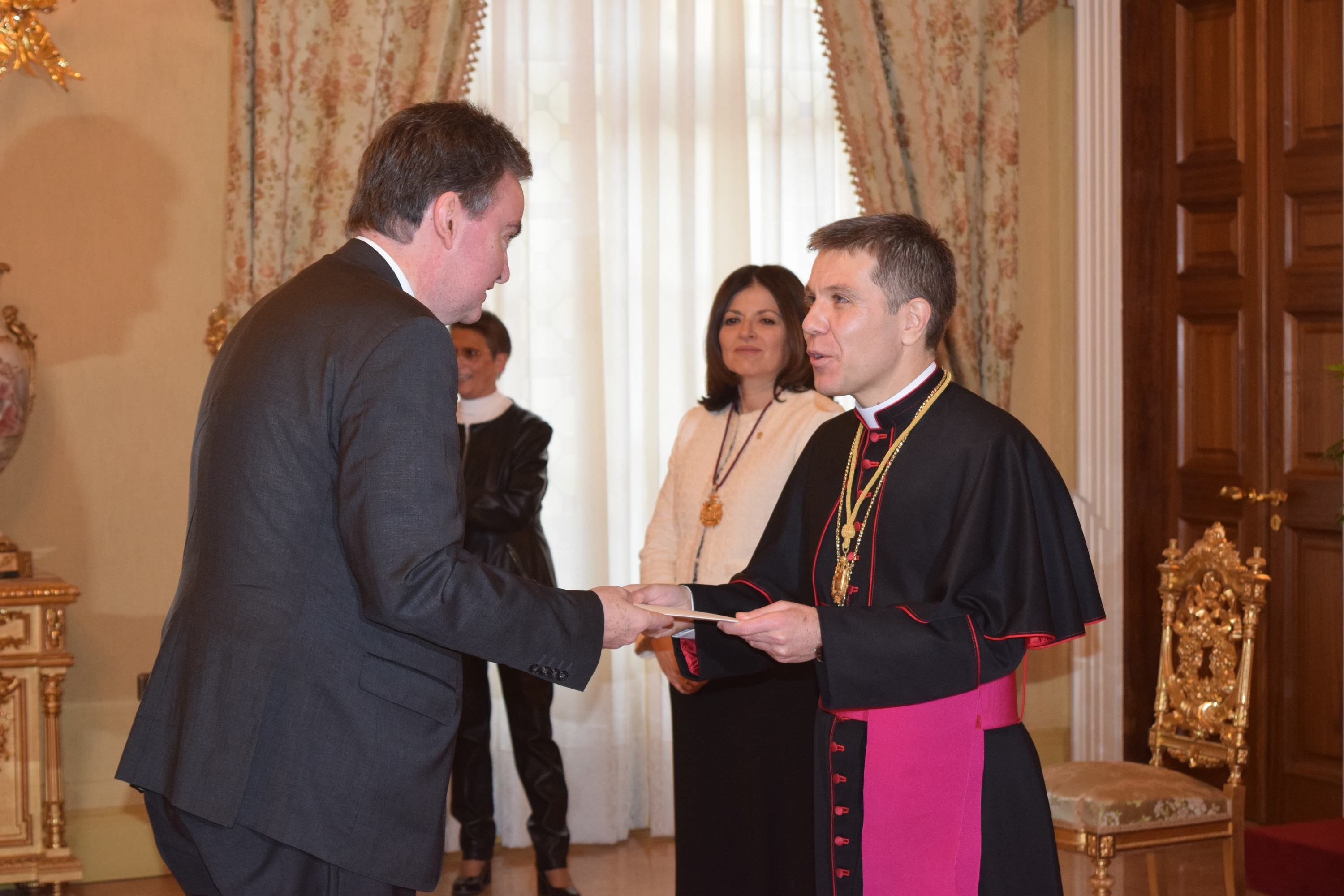 Jorde de Habsburgo-Lorena, ambaixador d’Hongria. Jorde de Habsburgo-Lorena, ambaixador d’Hongria.