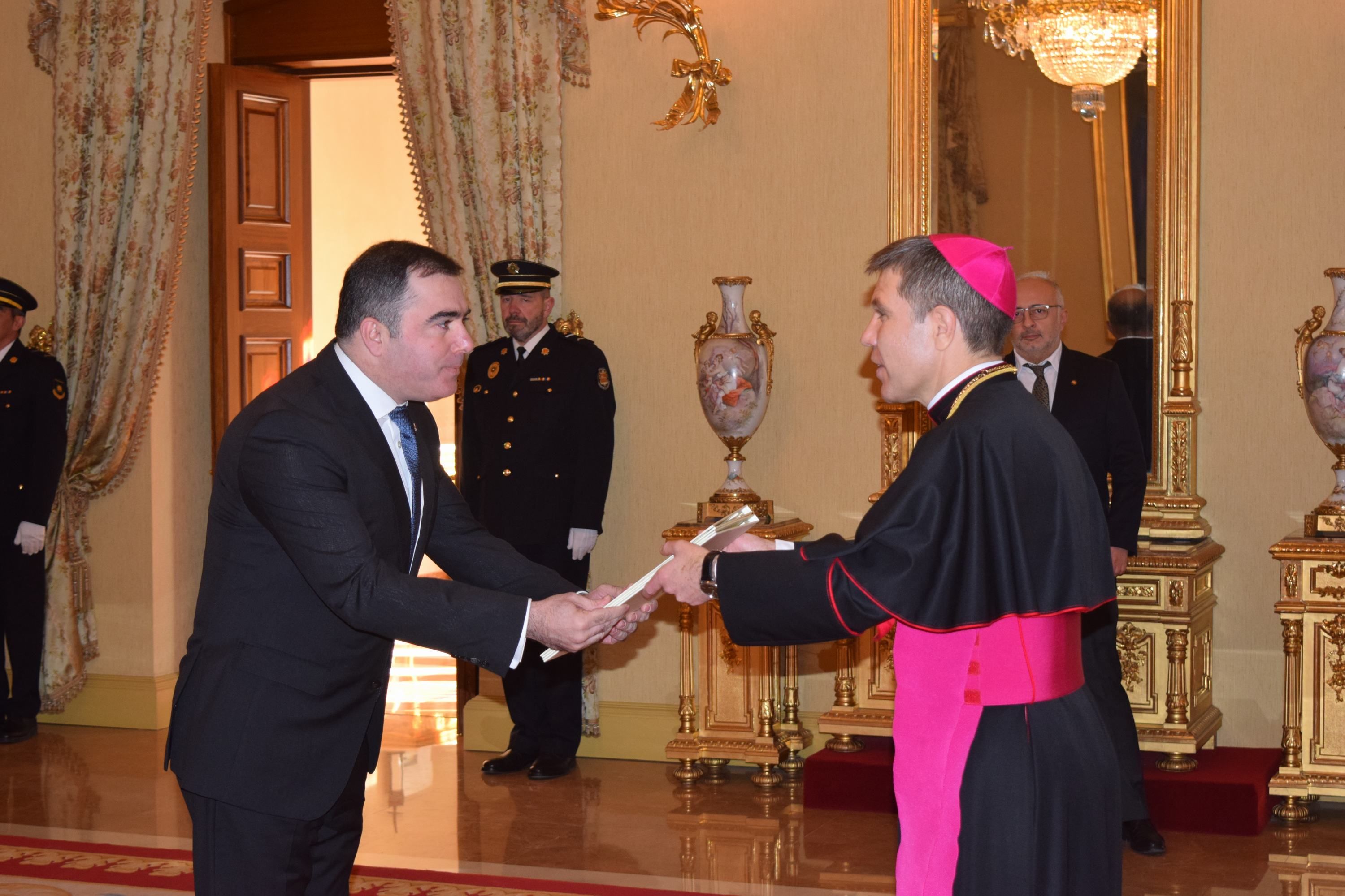 Alexander Chkuaseli, ambaixador de Geòrgia. Alexander Chkuaseli, ambaixador de Geòrgia.