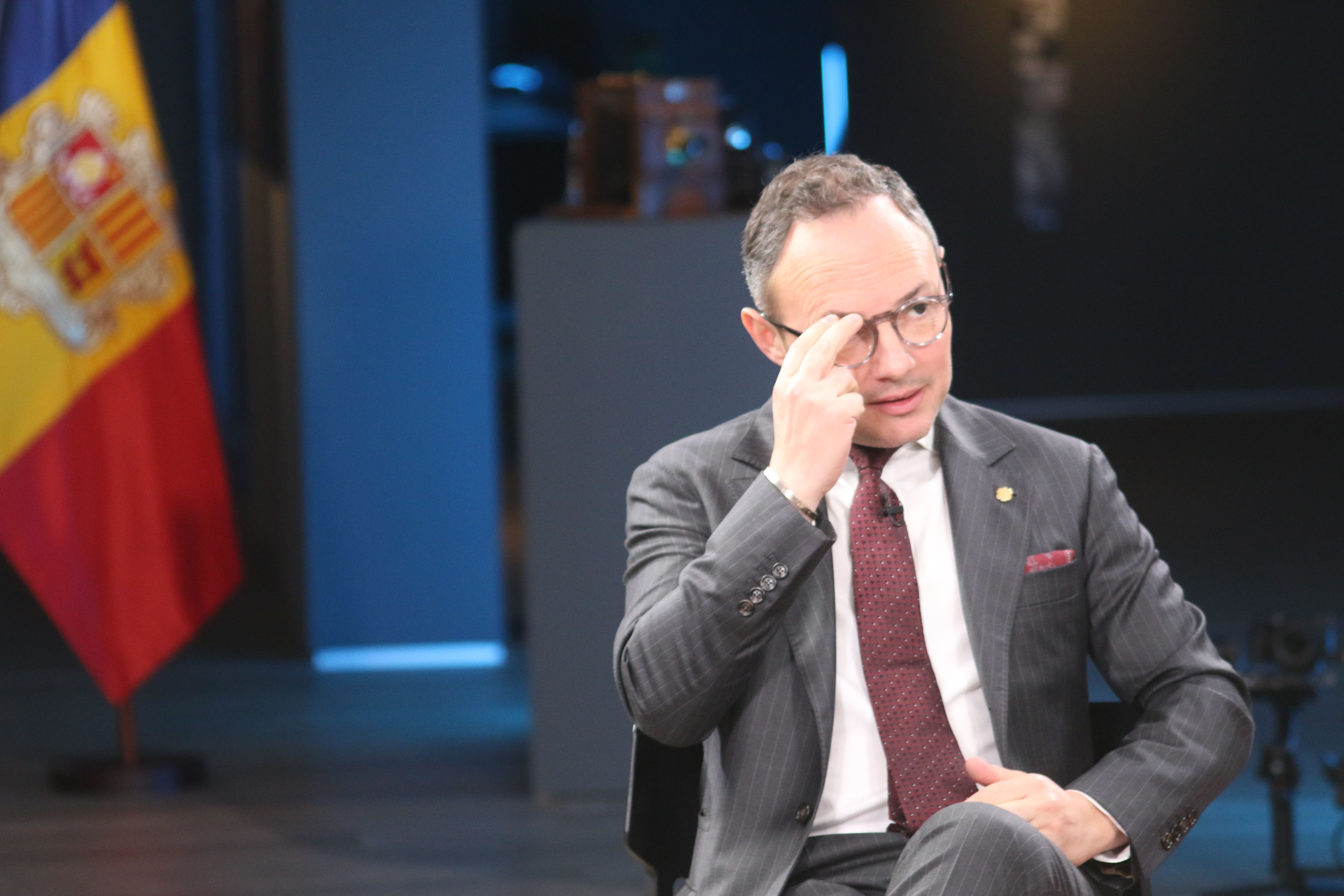 Xavier Espot just abans de posar-se en marxa l'entrevista de la Visura Ciutadana. Xavier Espot just abans de posar-se en marxa l'entrevista de la Visura Ciutadana.