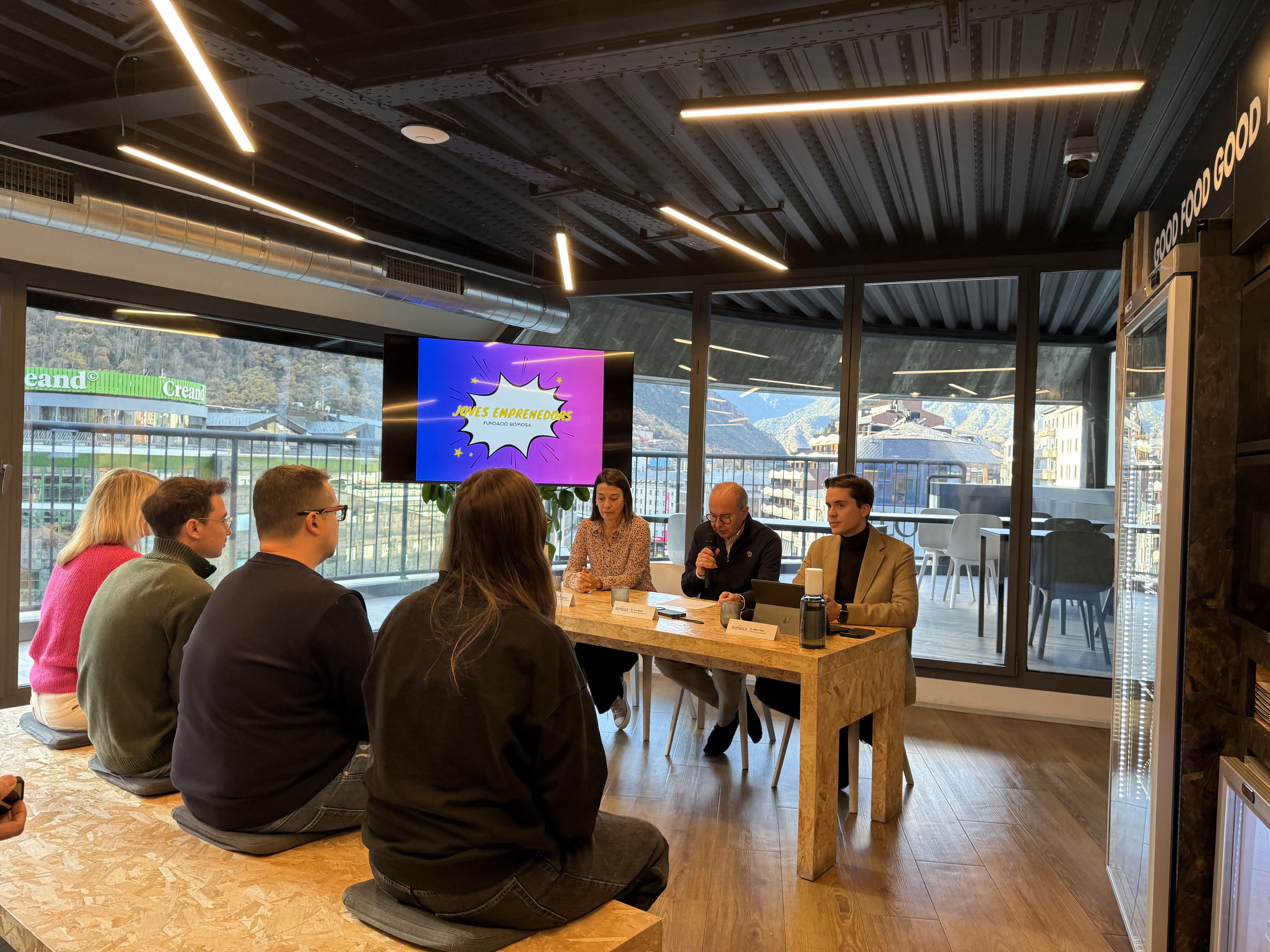  La Fundació BOMOSA presenta el nou concurs “Joves Emprenedors” per impulsar el talent juvenil del país.