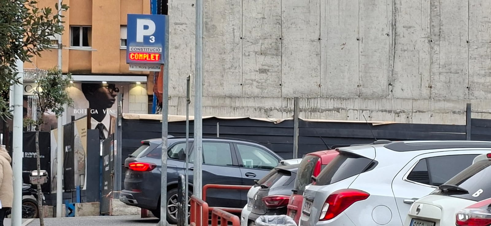 Pàrquing de la constitució d'Escaldes-Engordany ple. Pàrquing de la constitució d'Escaldes-Engordany ple.