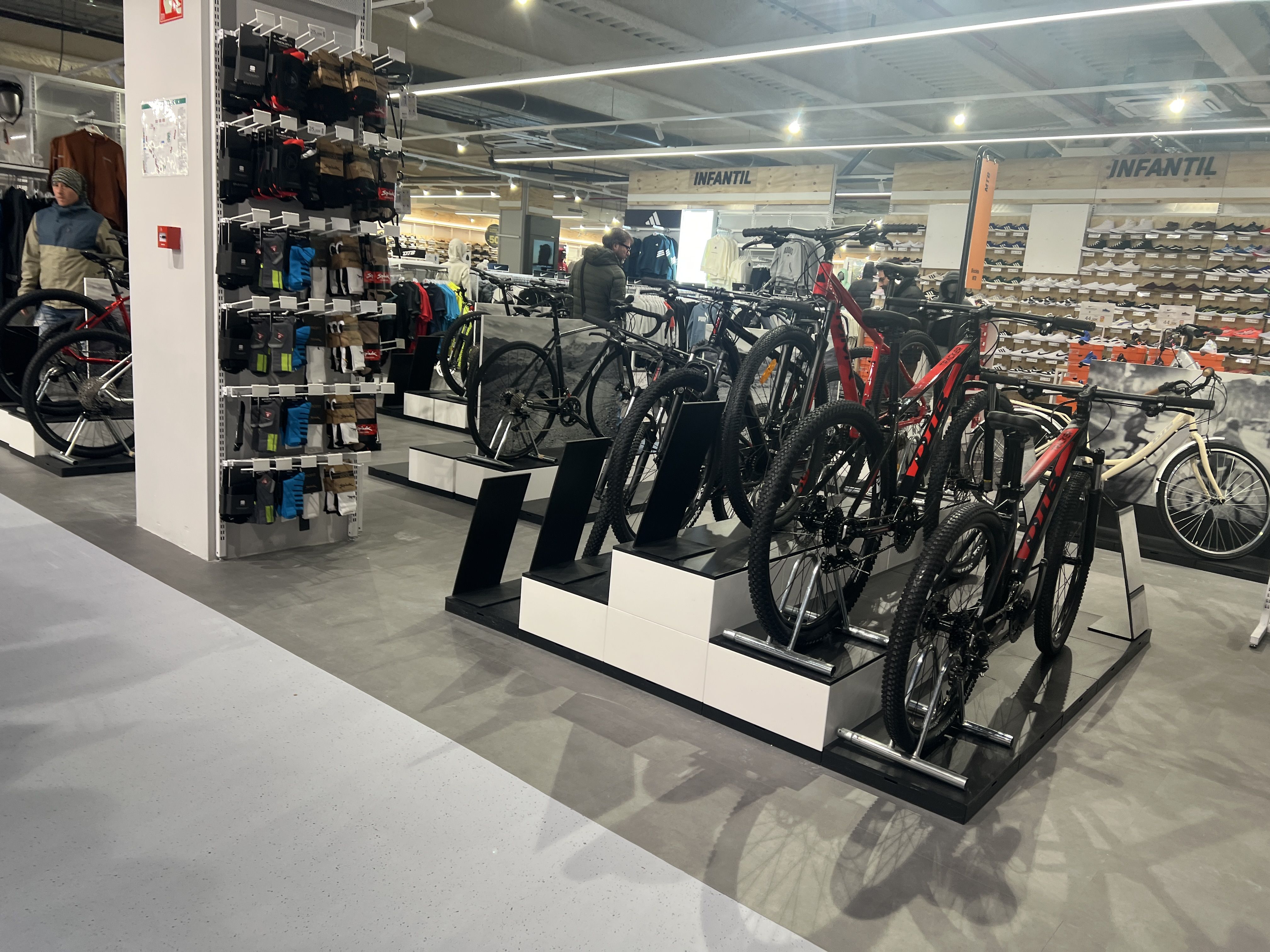 Material esportiu a la segona planta.