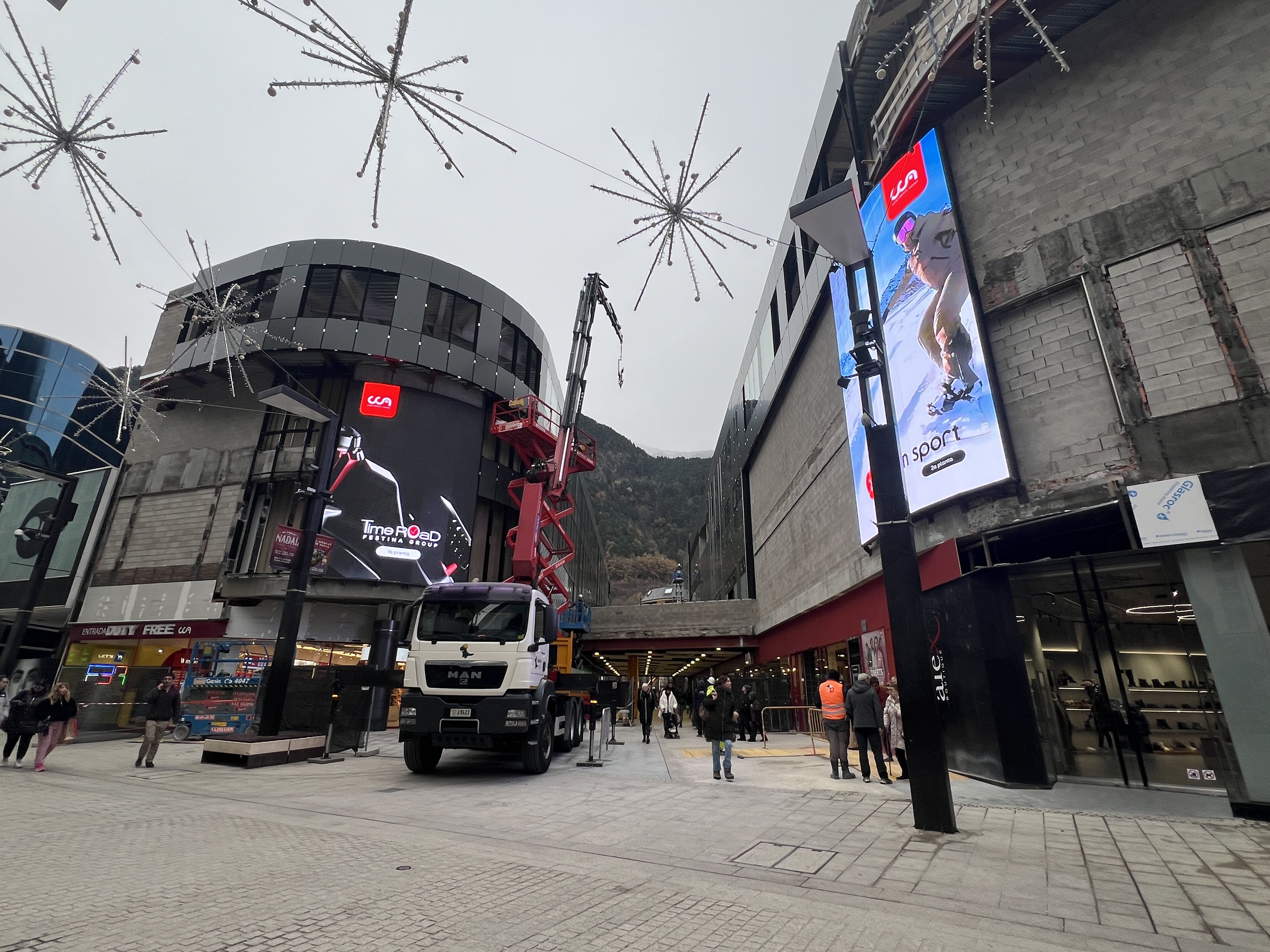 Encara es treballa en molts llocs, especialment a l'exterior.