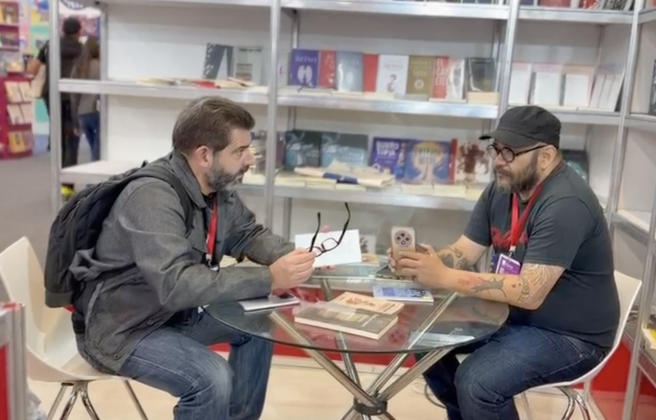 Converses amb el representant d'un grup d'editors mexicans. Converses amb el representant d'un grup d'editors mexicans.