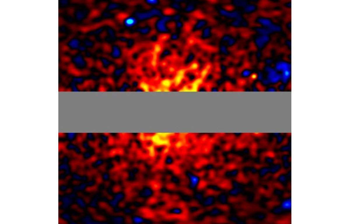 Mapa d'intensitat de raigs gamma que abasta aproximadament 100 graus en direcció al centre galàctic. La barra grisa horitzontal correspon a l'àrea del pla galàctic, exclosa en l'anàlisi - Crèdit: Tomonori Totani, Universitat de Tokyo Mapa d'intensitat de raigs gamma que abasta aproximadament 100 graus en direcció al centre galàctic. La barra grisa horitzontal correspon a l'àrea del pla galàctic, exclosa en l'anàlisi - Crèdit: Tomonori Totani, Universitat de Tokyo