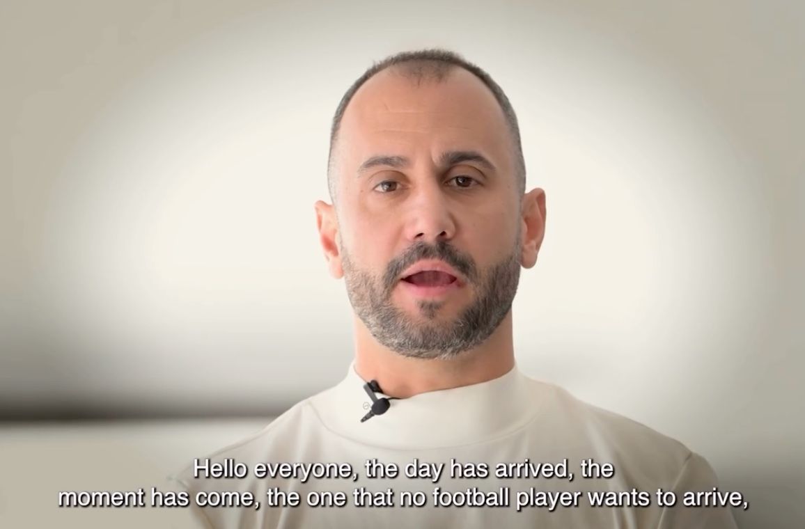 Un dels moments del vídeo en què Víctor Vázquez anuncia la seva retirada.