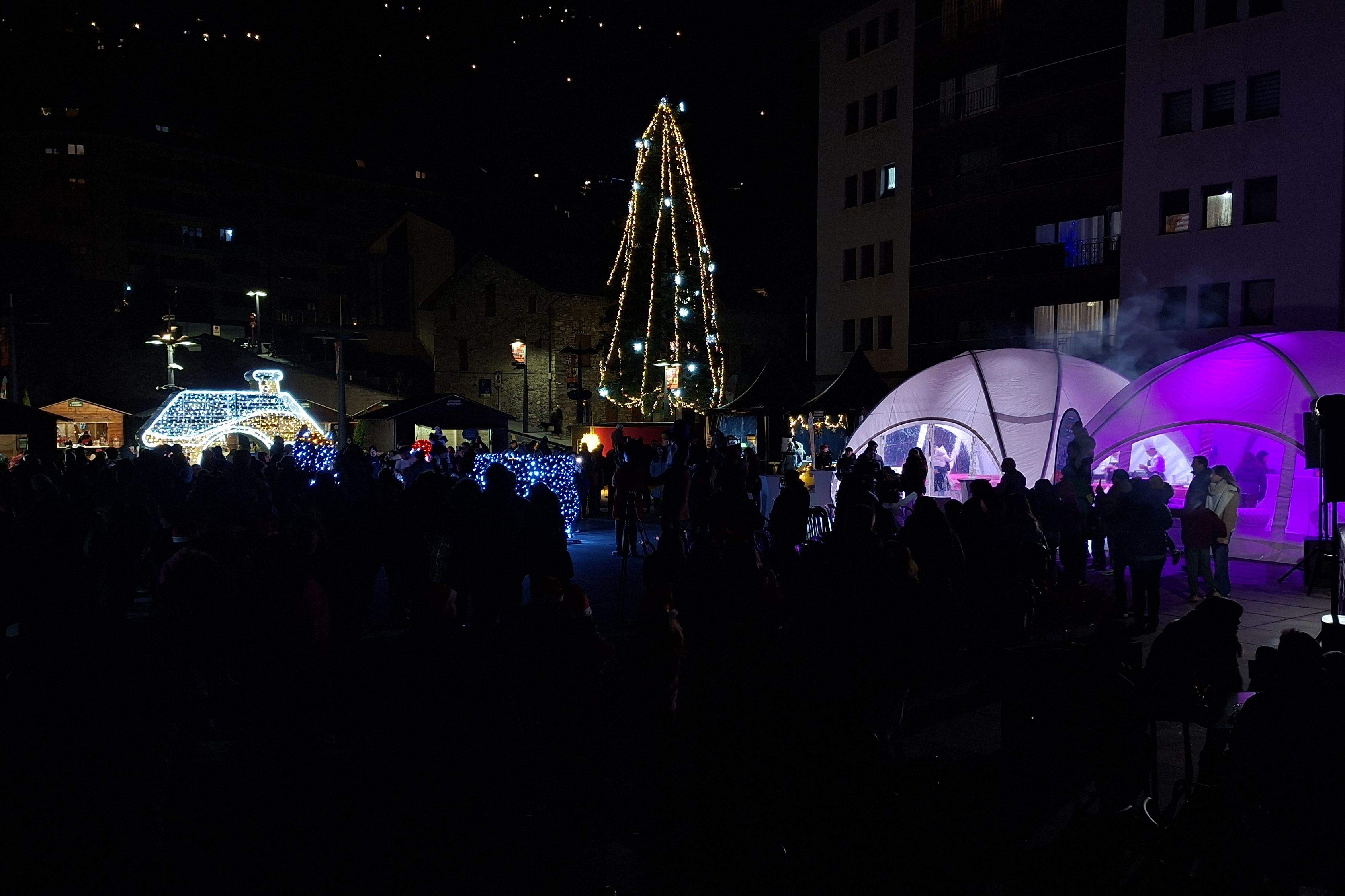 Tret de sortida al Nadal amb la fira de Santa Llúcia i l’encesa de llums a Sant Julià.
