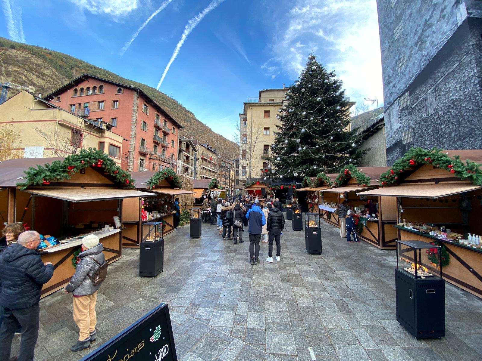 La plaça Sant Miquel compta amb catorze parades enguany. La plaça Sant Miquel compta amb catorze parades enguany.