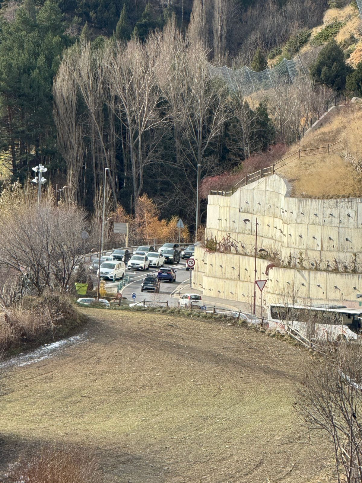 Circulació interrompuda a Canillo gairebé des de Meritxell. Circulació interrompuda a Canillo gairebé des de Meritxell.