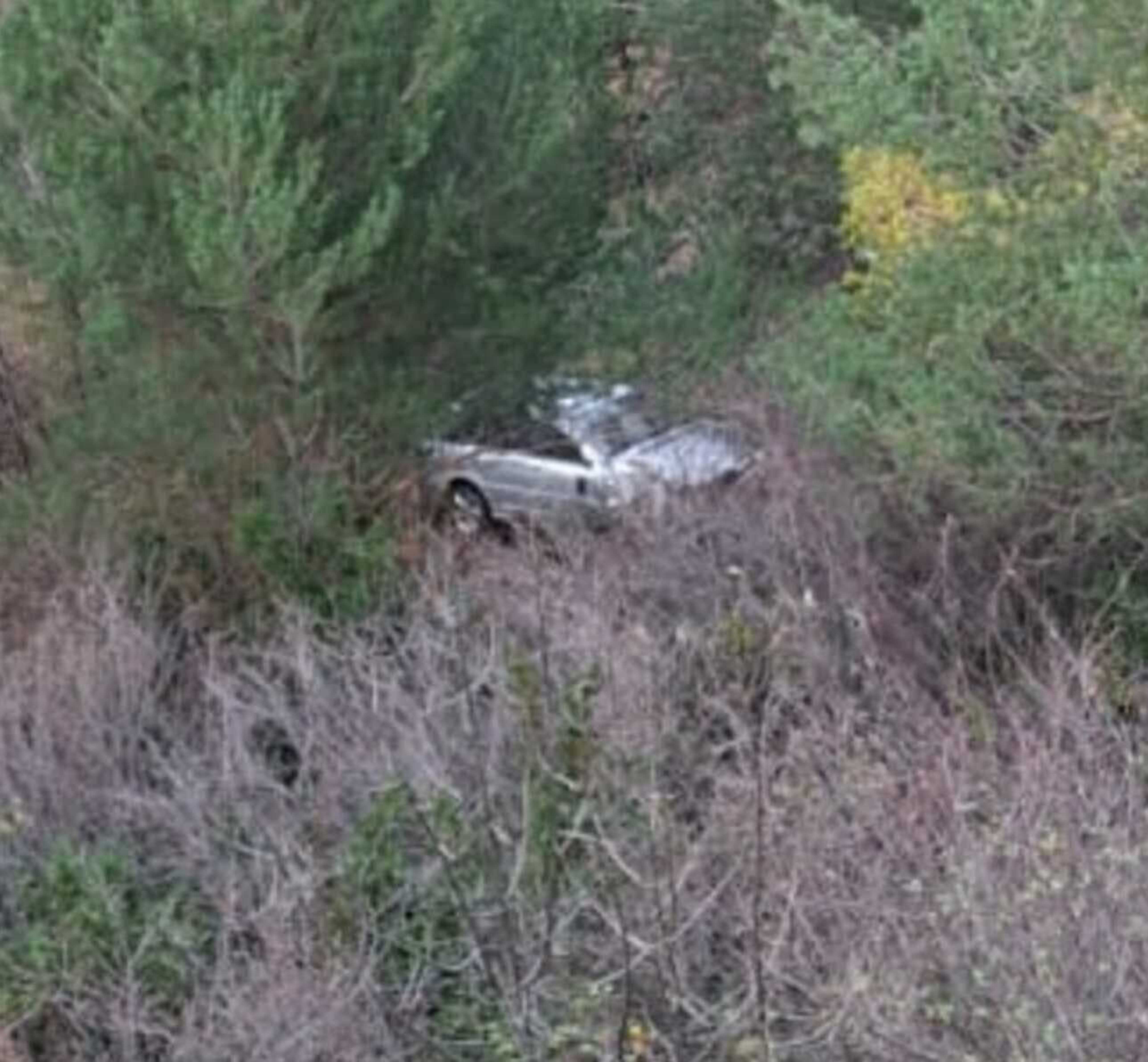 El Mercedes accidentat on va quedar després de precipitar-se. El Mercedes accidentat on va quedar després de precipitar-se.