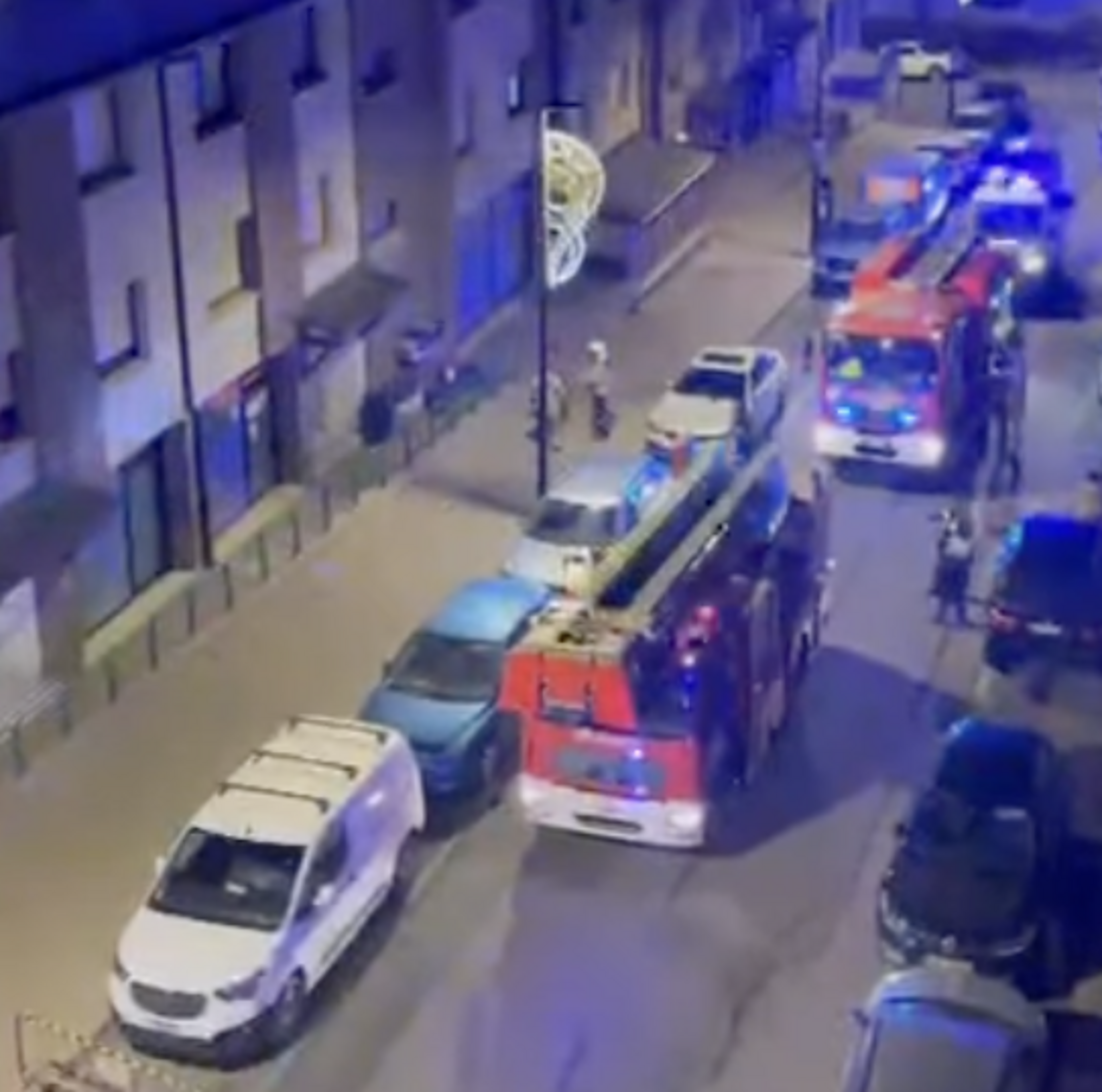 Desplegament de bombers a Terra Vella. Desplegament de bombers a Terra Vella.