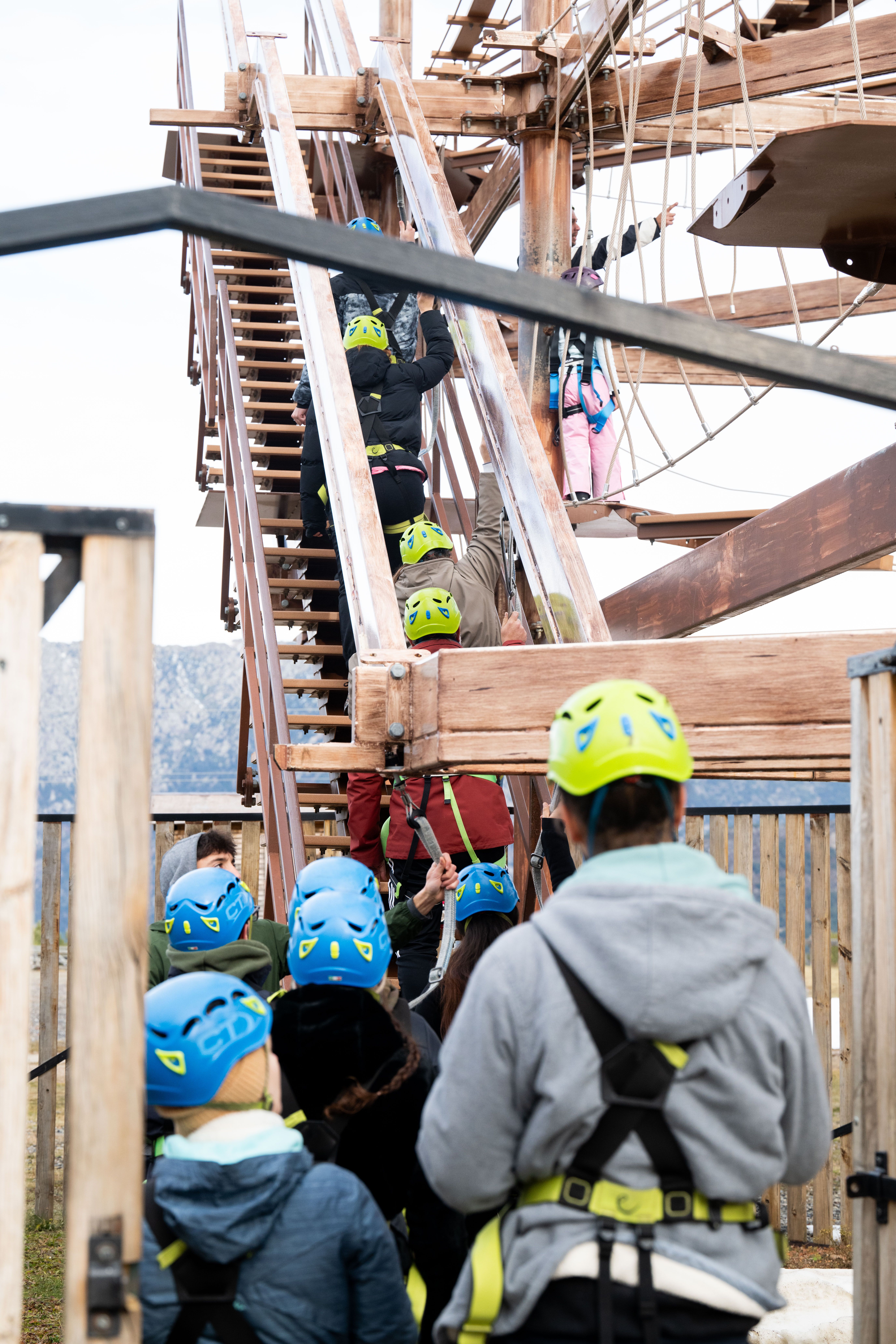 Visitants en una de les atraccions de Naturland.
