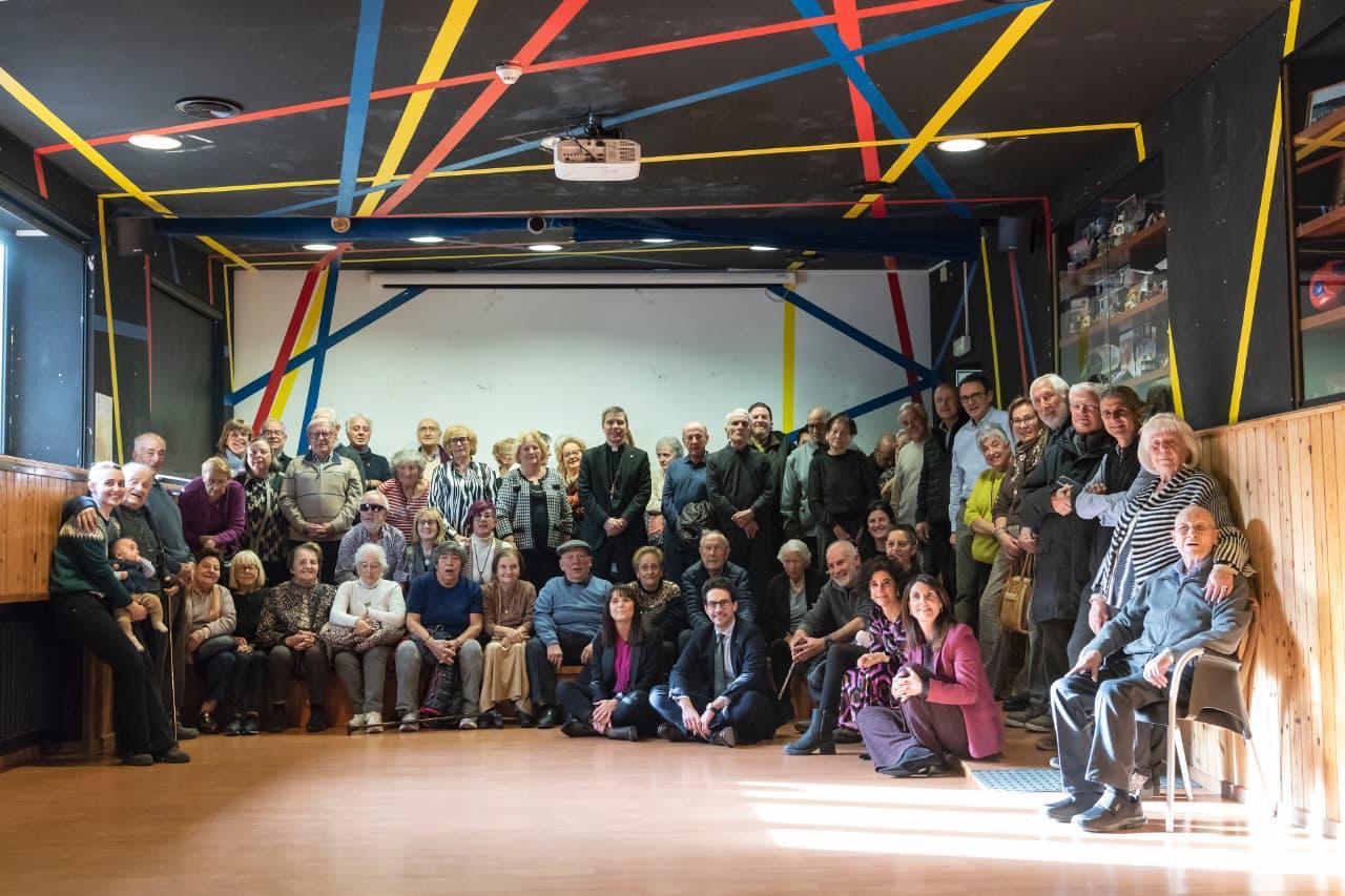 Vuitanta padrins comparteixen el dinar de Nadal a Aina amb els cònsols i el Copríncep episcopal.