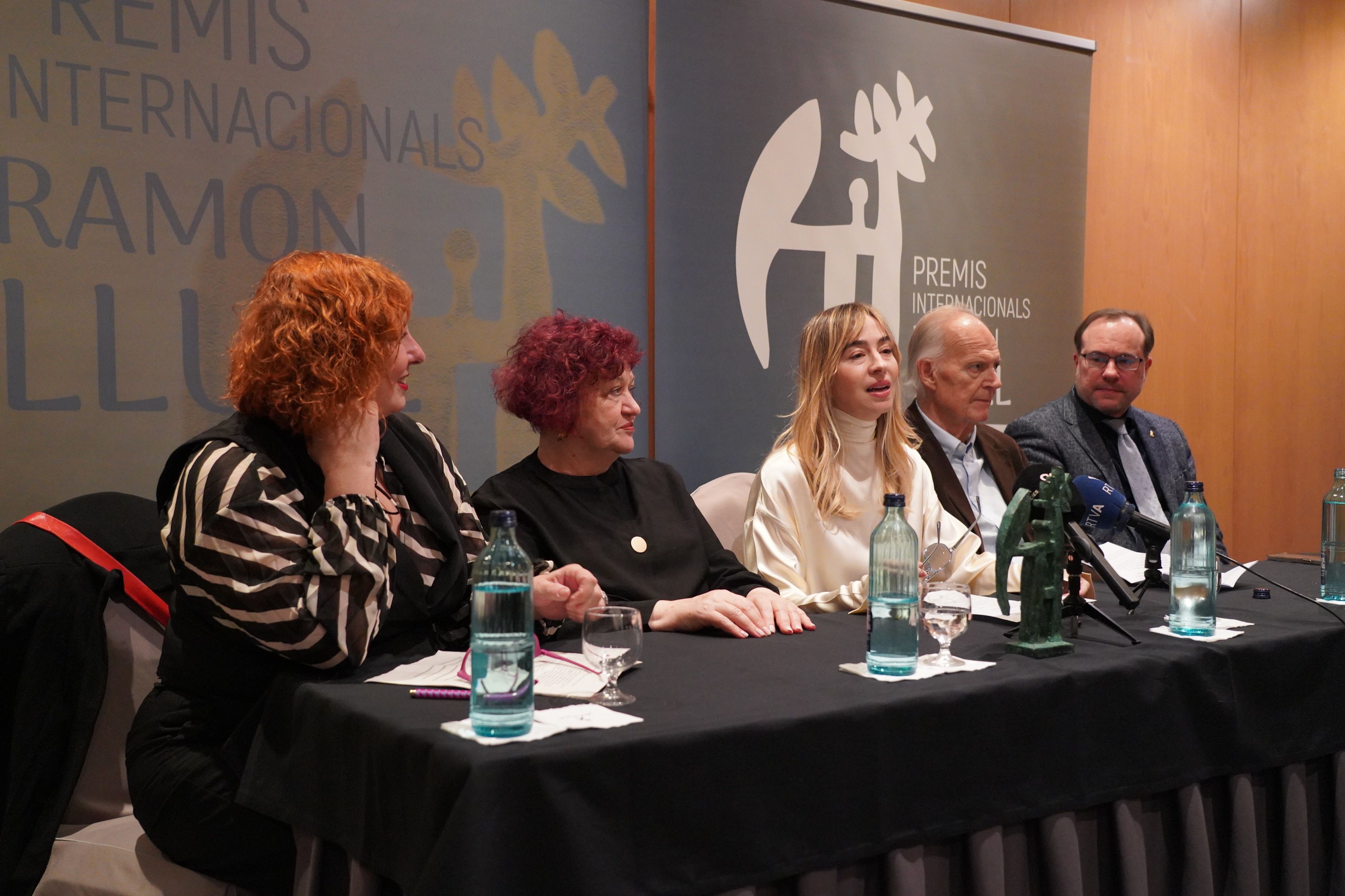 Roda de premsa previa a l'entrega de premis. Roda de premsa previa a l'entrega de premis.