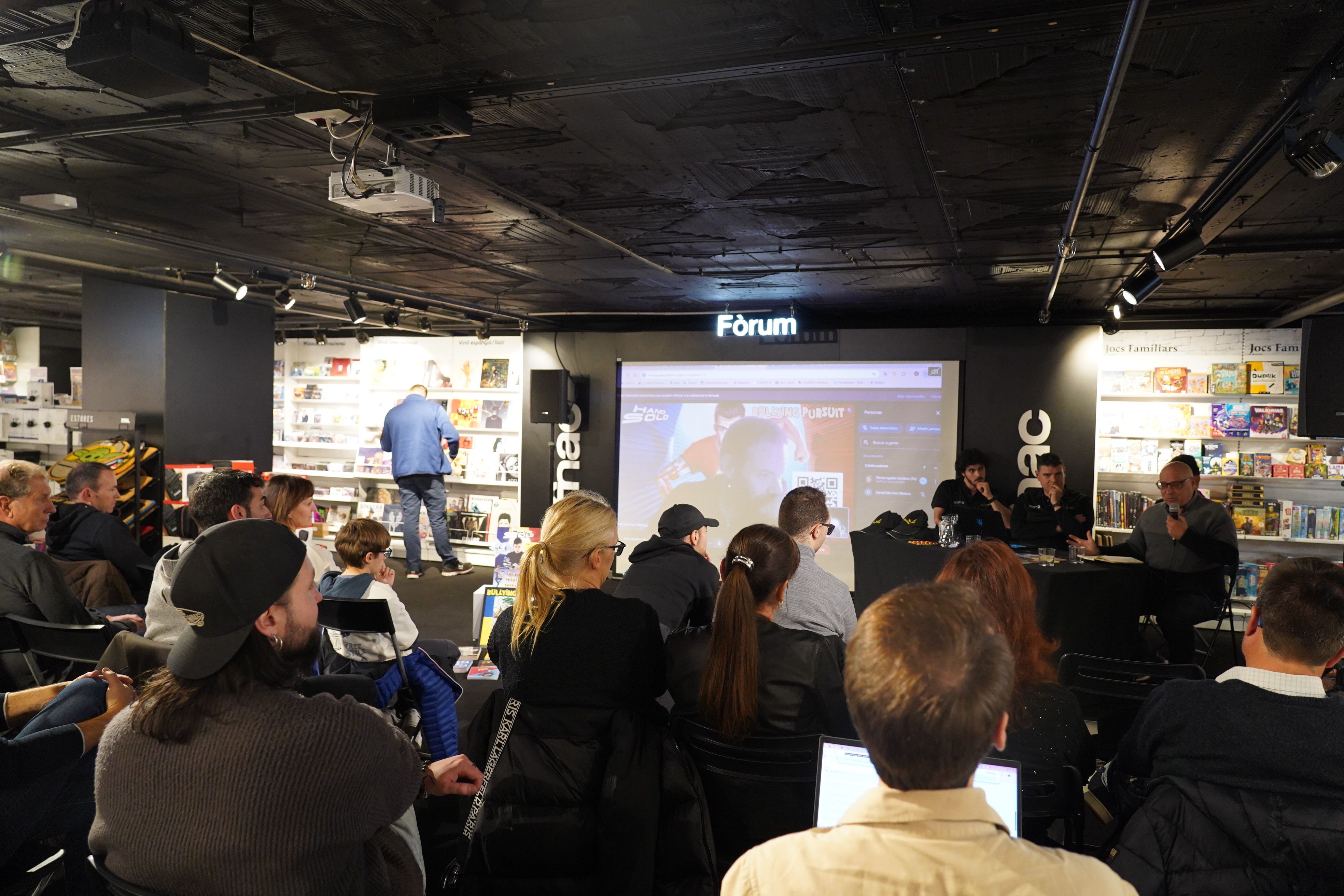 La presentació de 'Bullying Pursuit', a la sala Fòrum de FNAC. La presentació de 'Bullying Pursuit', a la sala Fòrum de FNAC.