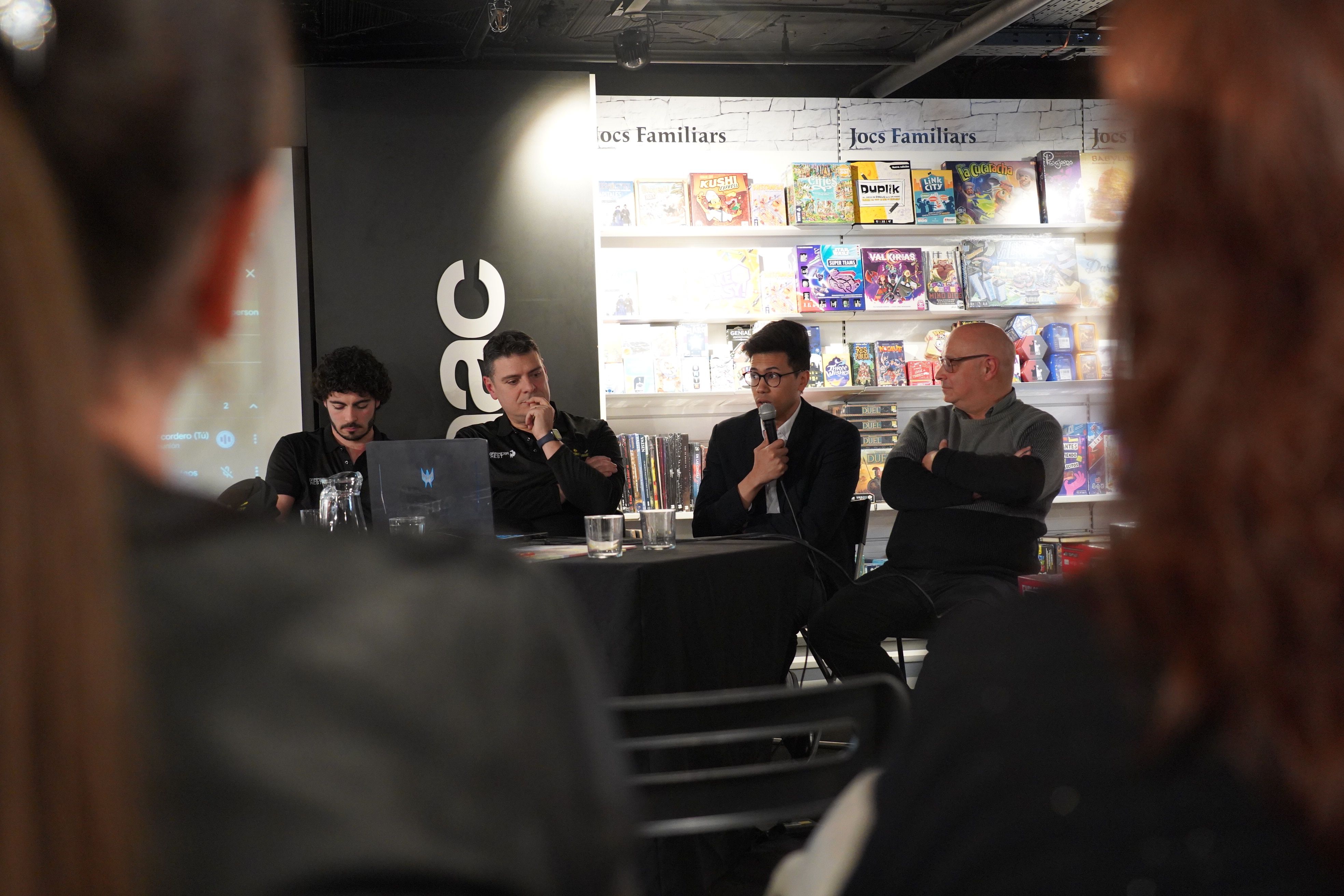 Els compareixents durant la presentació. Els compareixents durant la presentació.