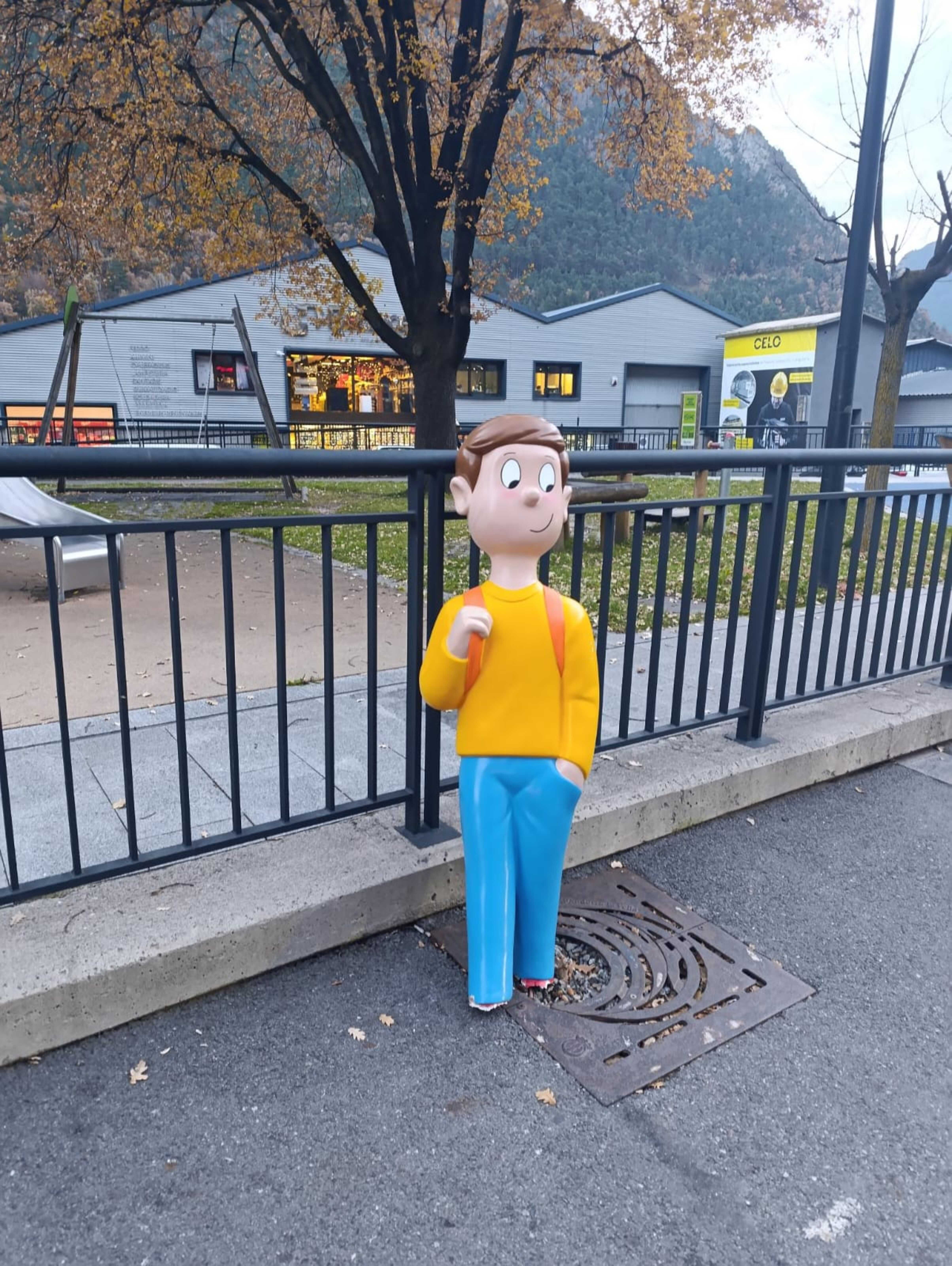 La figura d'en Pau, 'amputada'. La figura d'en Pau, 'amputada'.