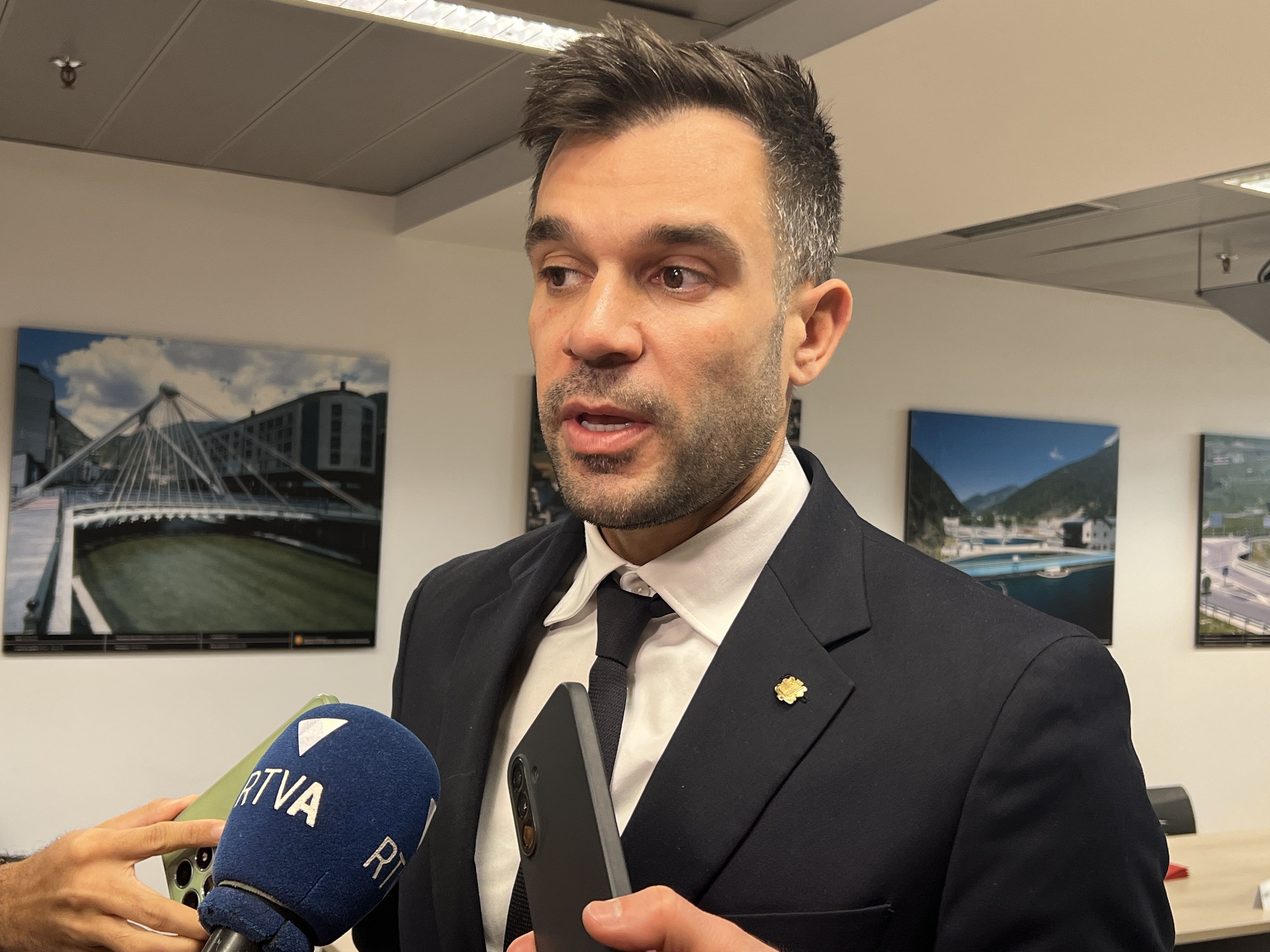 El secretari d'Estat David Forné donant detalls del contingut de la reunió de la taula de Mobilitat. El secretari d'Estat David Forné donant detalls del contingut de la reunió de la taula de Mobilitat.