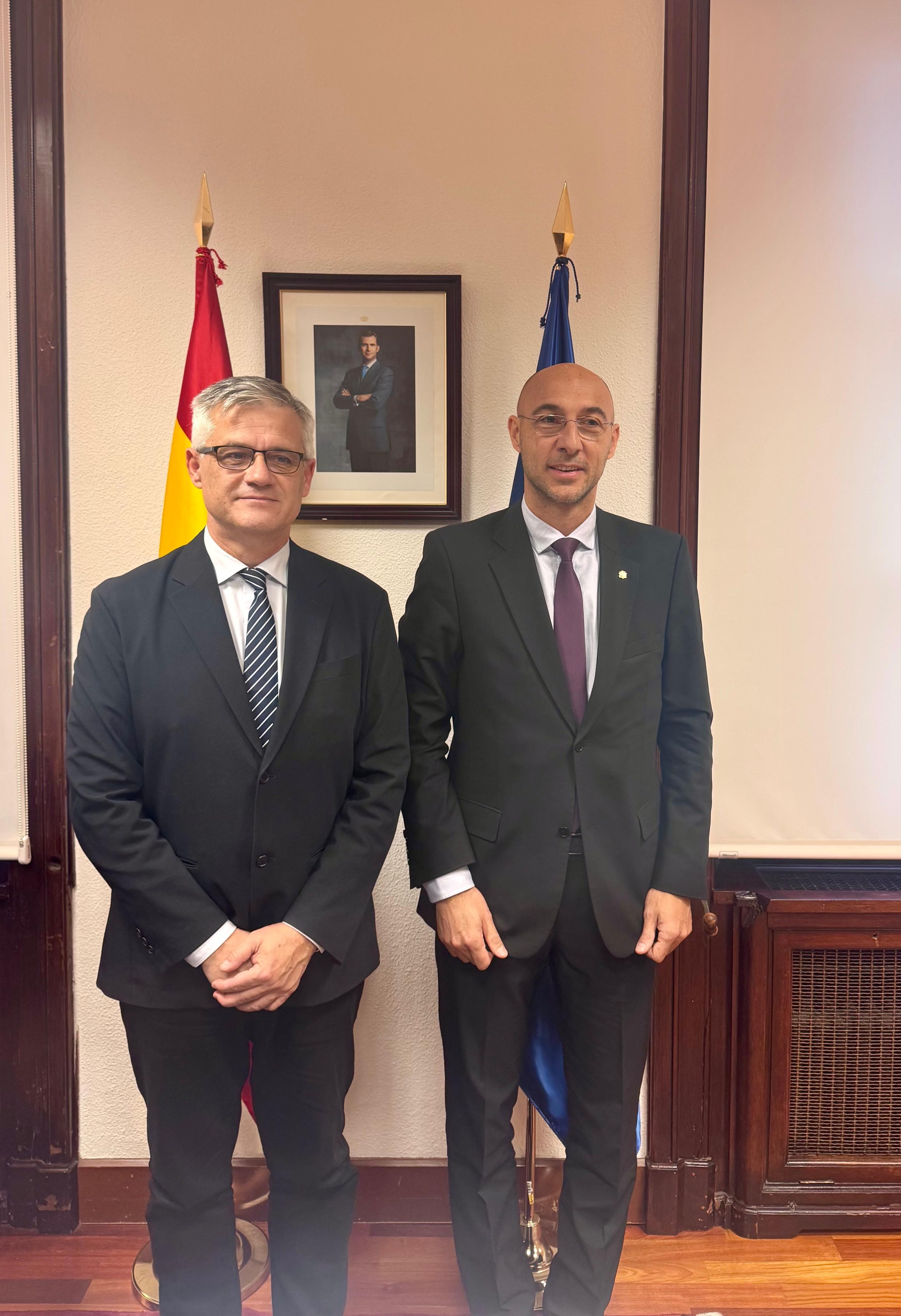 Trobada entre el secretari d’Estat d’Economia, Treball i Habitatge, Jordi Puy, i el seu homòleg del Govern d’Espanya, David Lucas. Trobada entre el secretari d’Estat d’Economia, Treball i Habitatge, Jordi Puy, i el seu homòleg del Govern d’Espanya, David Lucas.