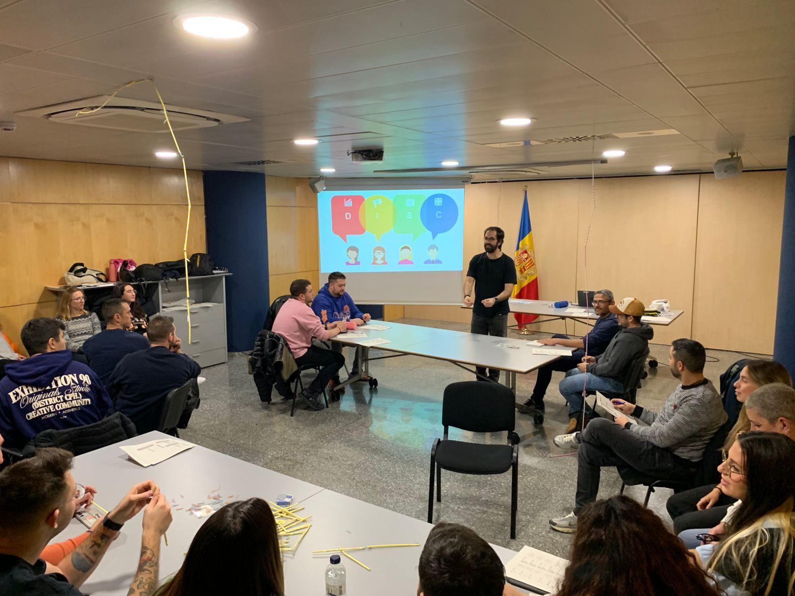 Moment d’unes de les sessions de formació. Moment d’unes de les sessions de formació.