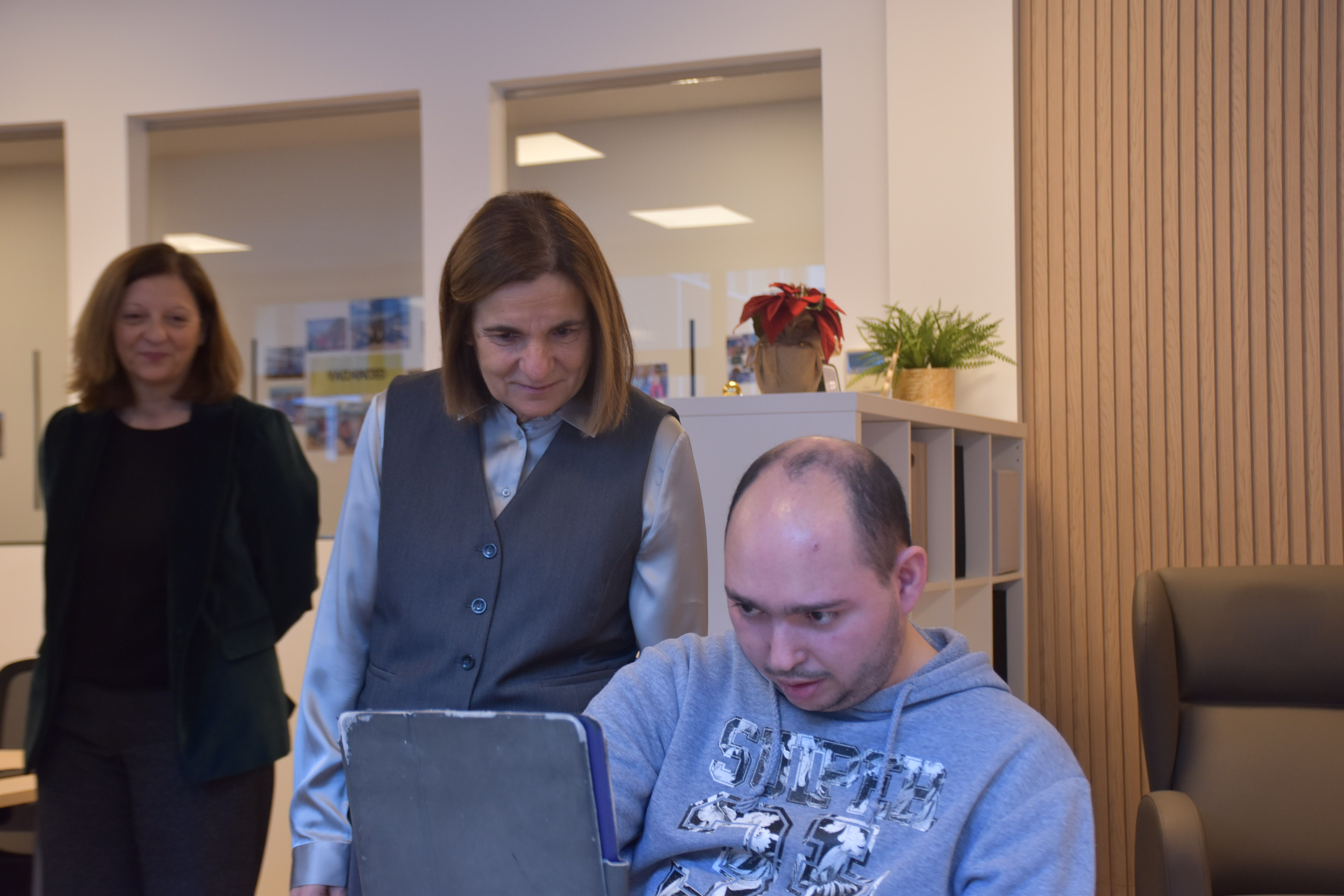 Marín, durant la visita a la Fundació Escola de Meritxell.