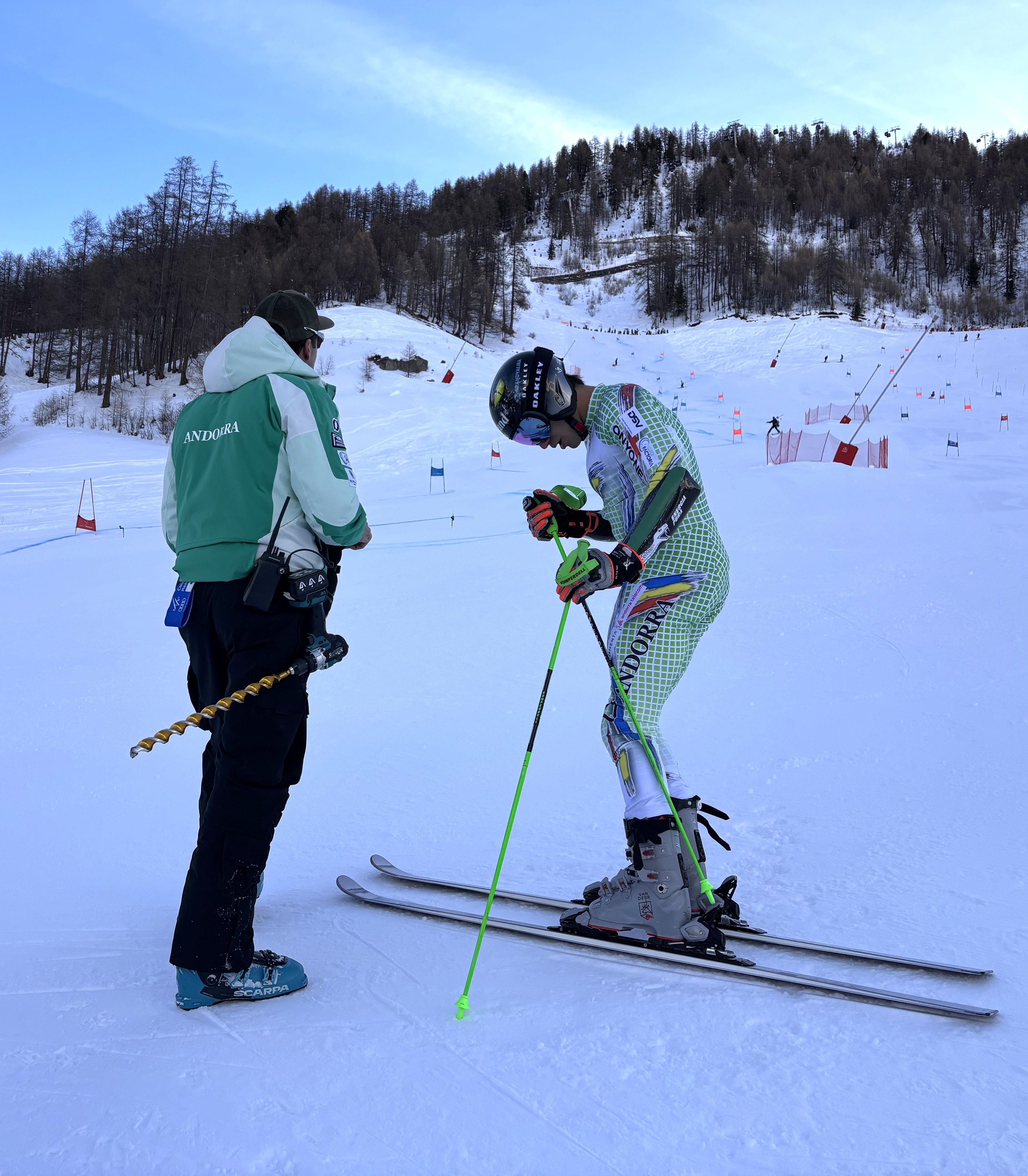 L'entrenador Juan Lago i Joan Verdú, a Val d'Isère. L'entrenador Juan Lago i Joan Verdú, a Val d'Isère.