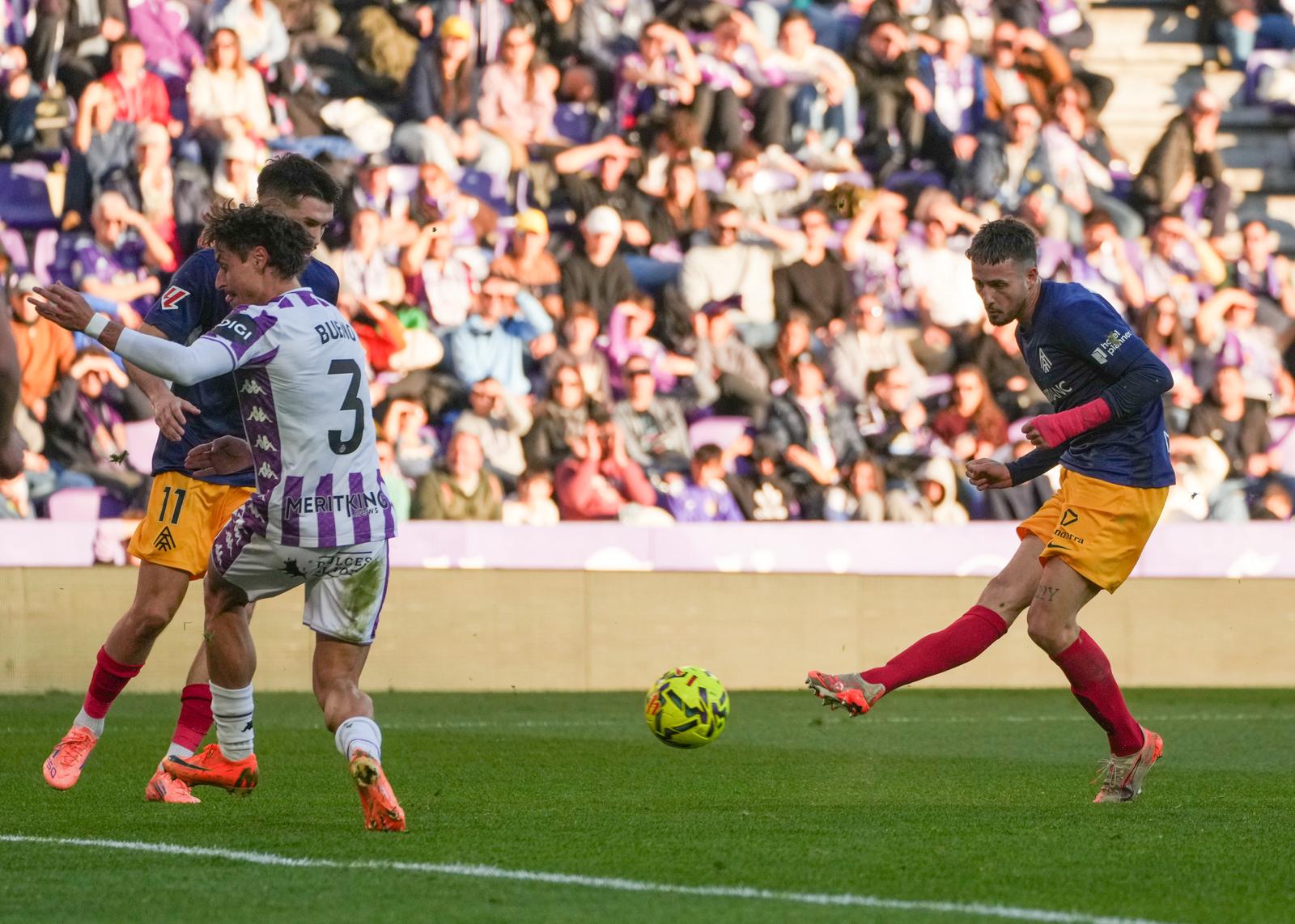 Manu Nieto, en l'apropament més perillós de l'Andorra al primer temps. Manu Nieto, en l'apropament més perillós de l'Andorra al primer temps.