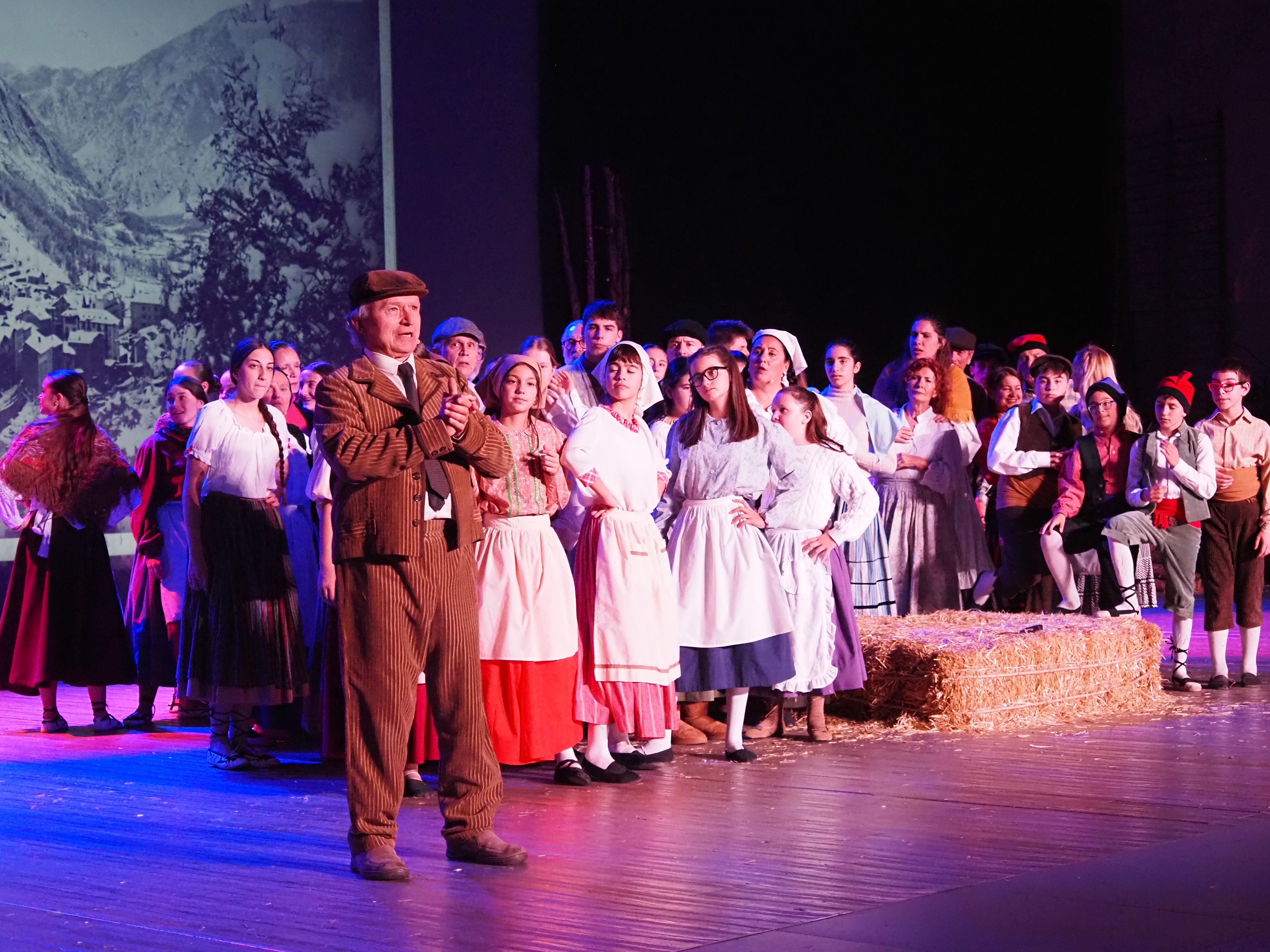 Esteve Albert reflexionant sobre l'obra del Pessebre Vivent. Esteve Albert reflexionant sobre l'obra del Pessebre Vivent.