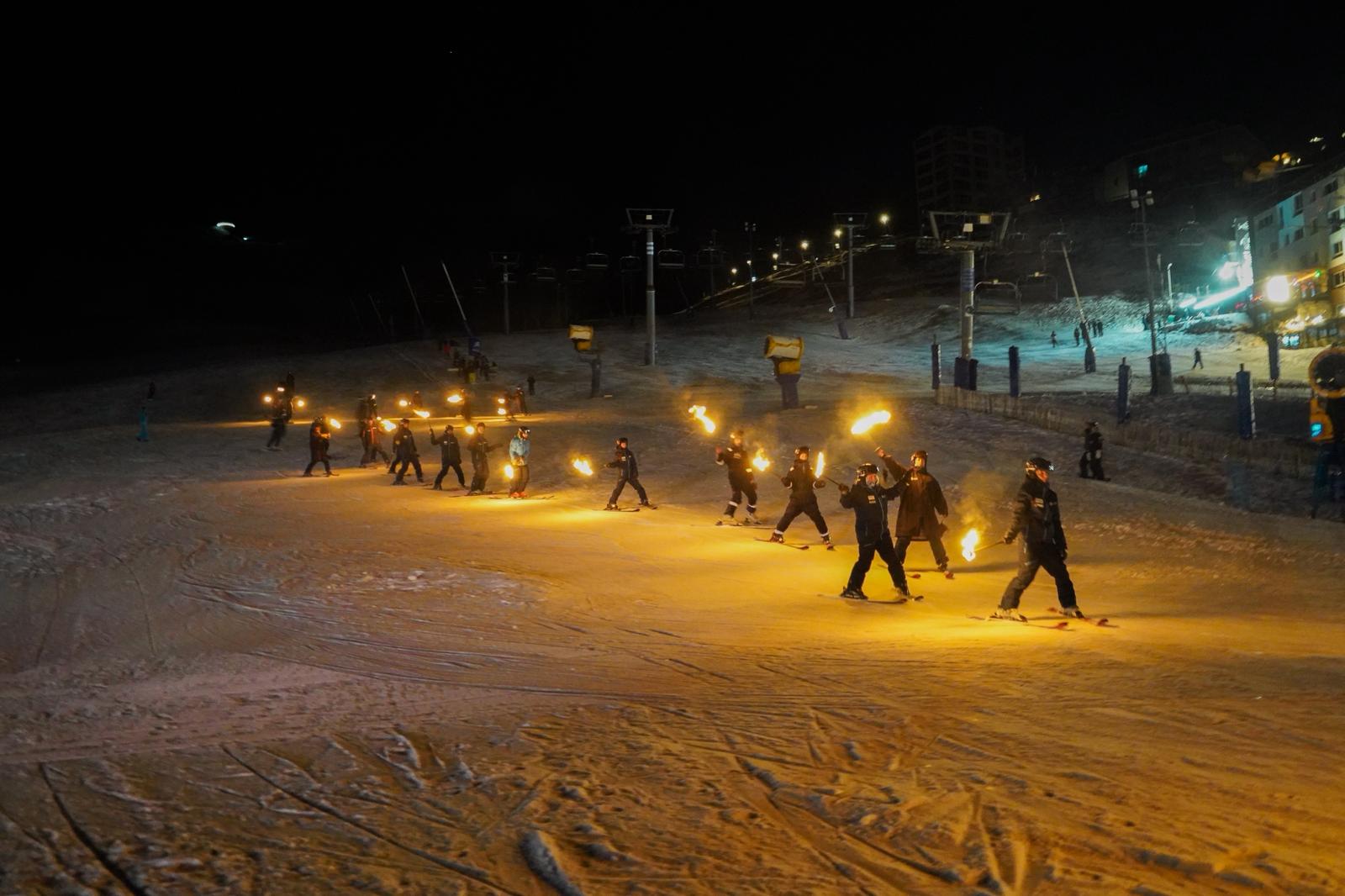La baixada de torxes ha estat un dels moments culminants del NeuFest. La baixada de torxes ha estat un dels moments culminants del NeuFest.