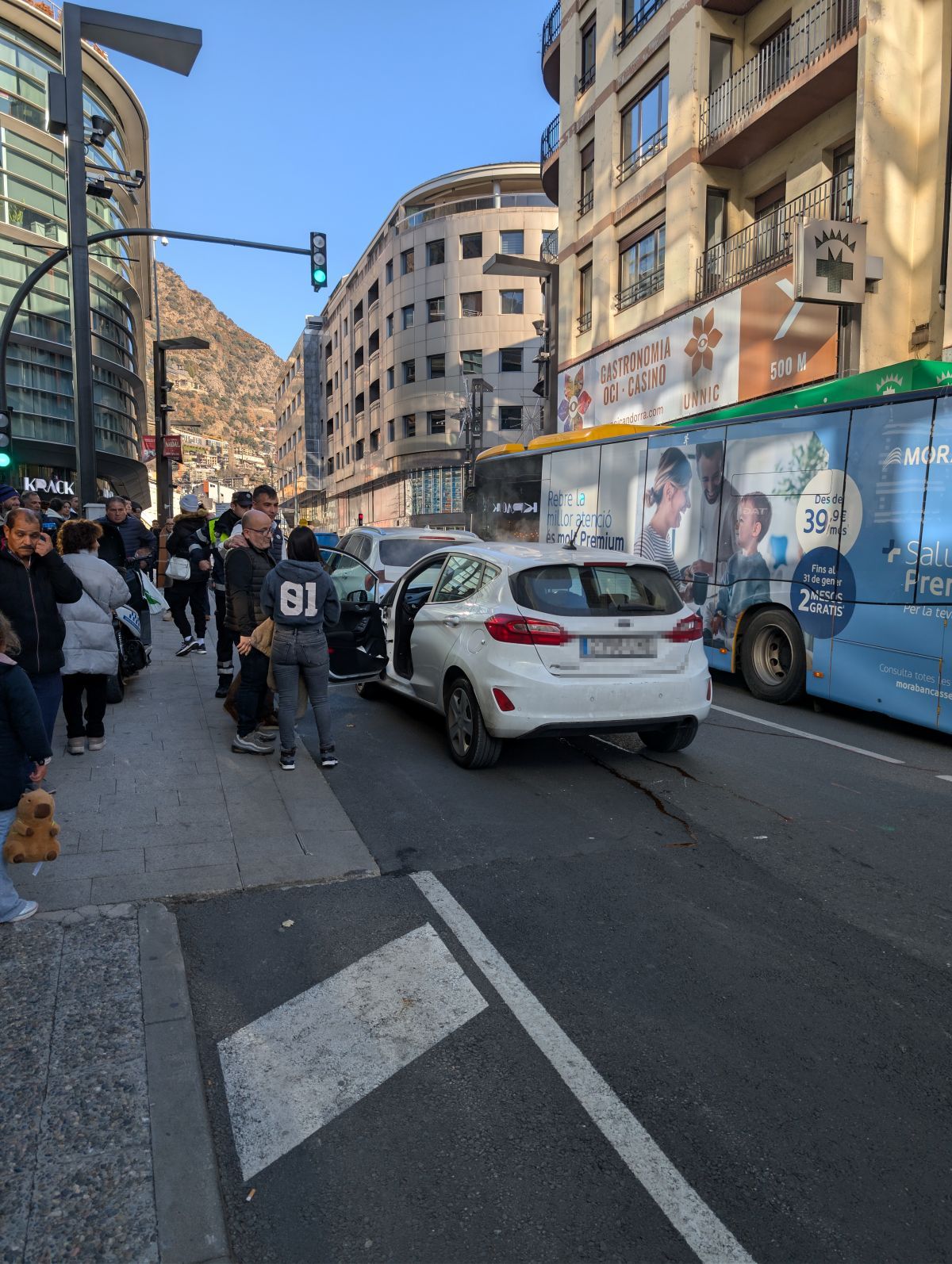 L'incident ha provocat alguns problemes en la circulació al centre de la capital. L'incident ha provocat alguns problemes en la circulació al centre de la capital.