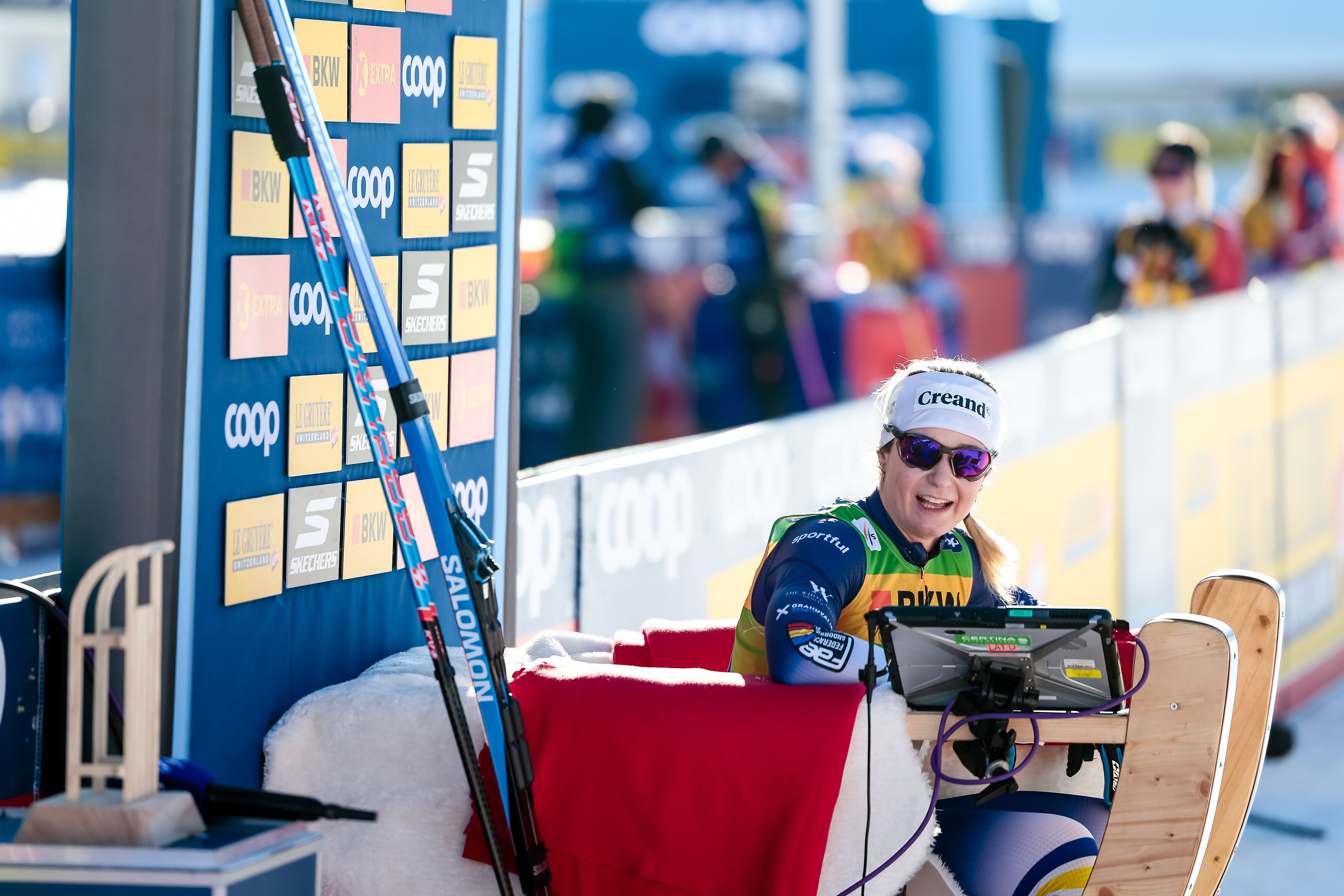 Gina del Rio, al 'sofà calent' dels 10 quilòmetres de Davos. Gina del Rio, al 'sofà calent' dels 10 quilòmetres de Davos.