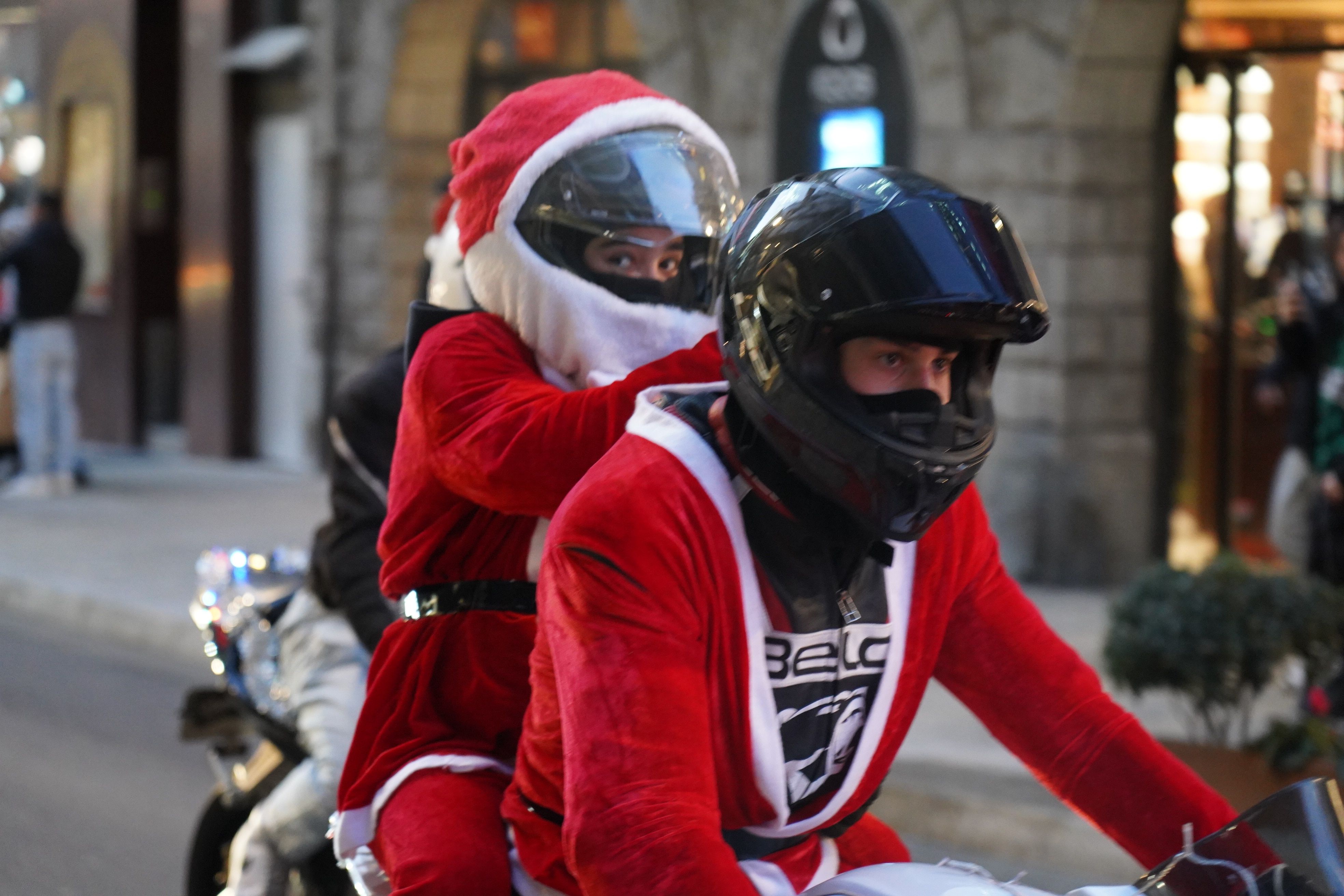 Una parella que s'ha sumat a la marxa. Una parella que s'ha sumat a la marxa.