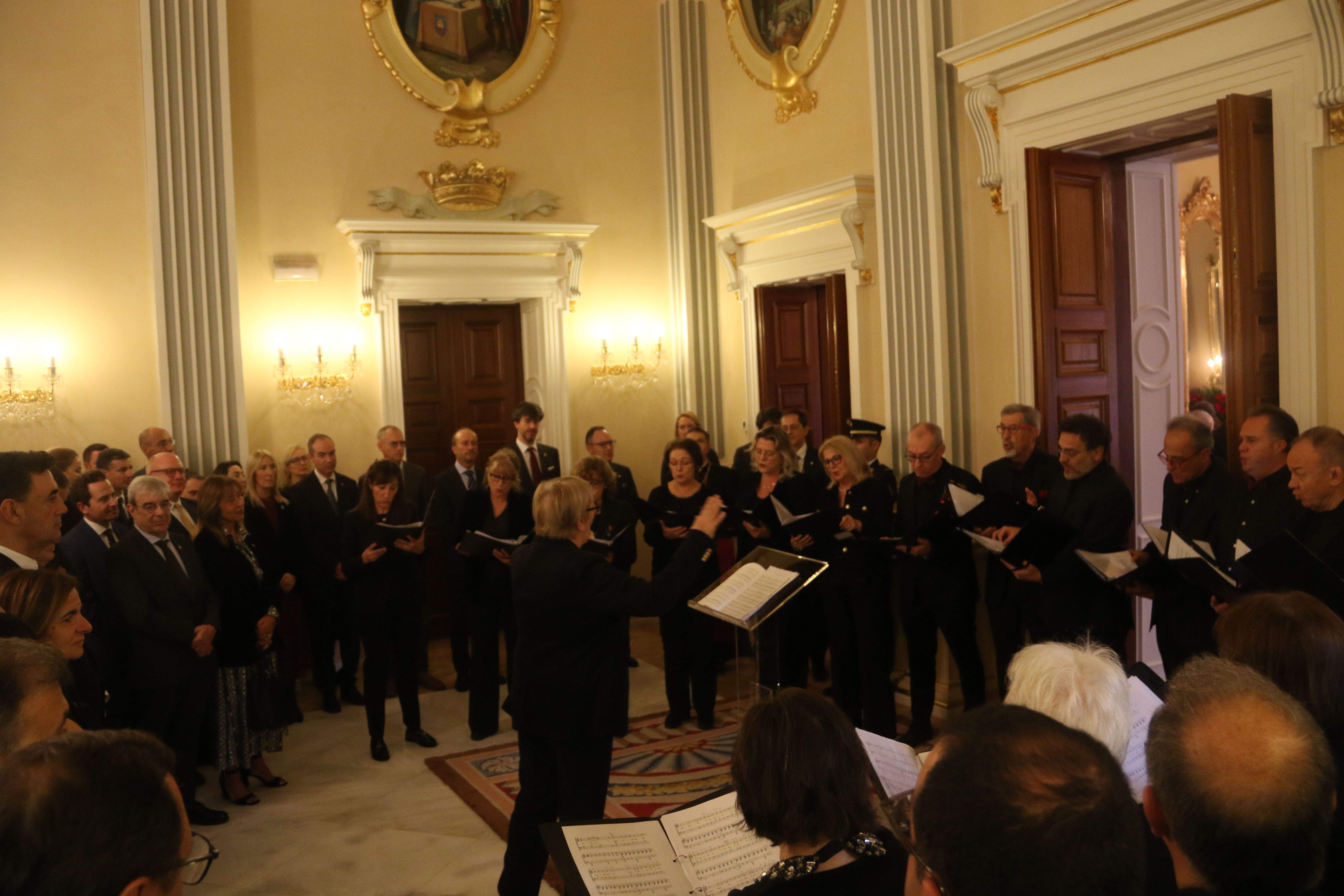 El Palau episcopal ha escoltat nadales. El Palau episcopal ha escoltat nadales.